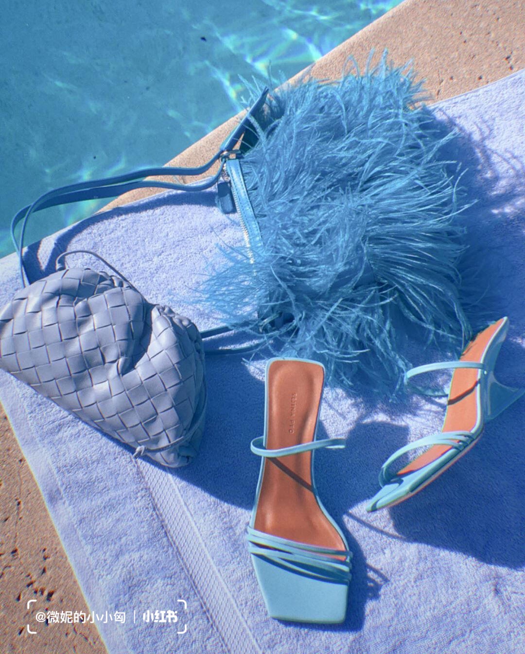 Bottega Veneta THE MINI POUCH 22CM 编织云朵包 585852冰蓝色