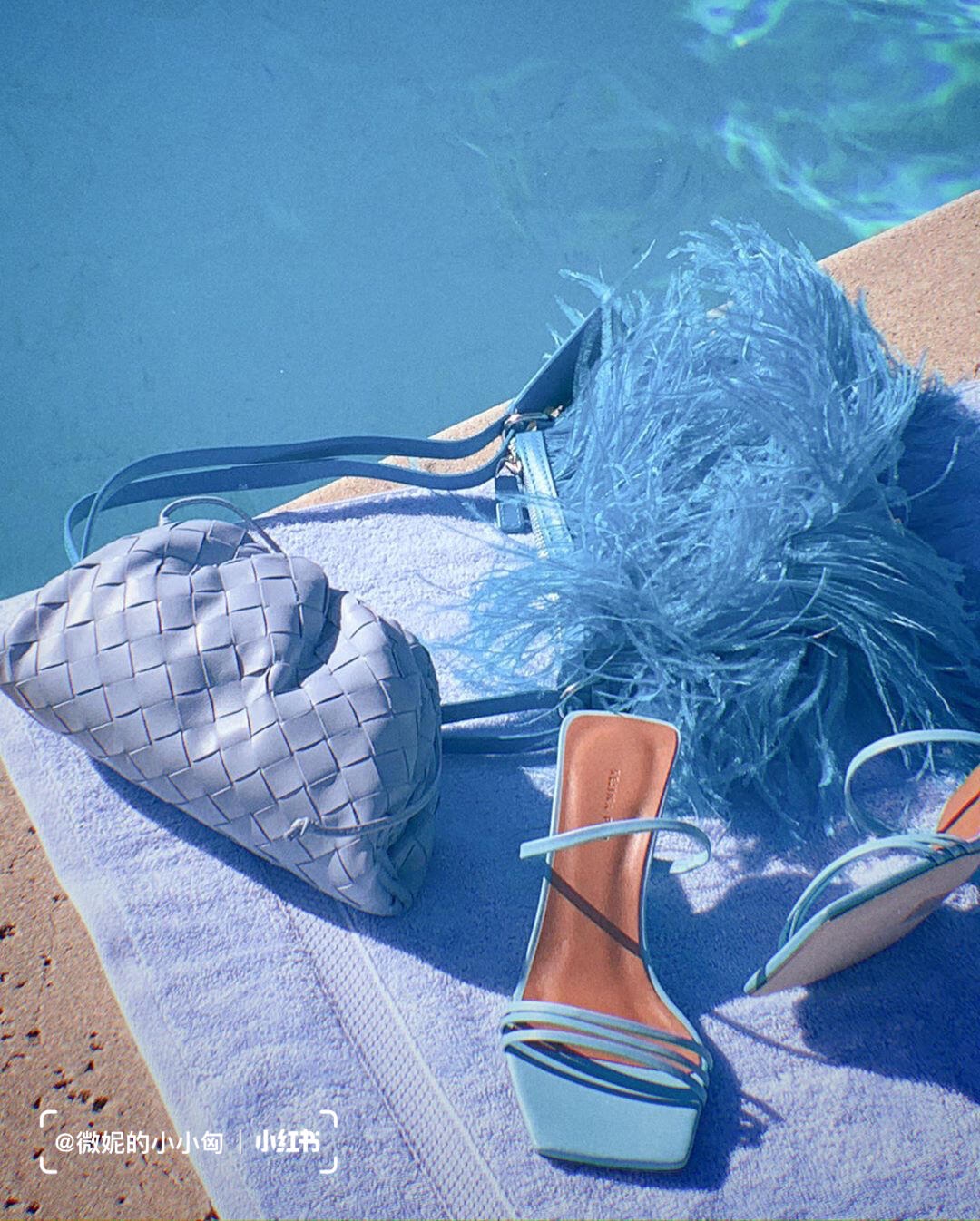 Bottega Veneta THE MINI POUCH 22CM 编织云朵包 585852冰蓝色