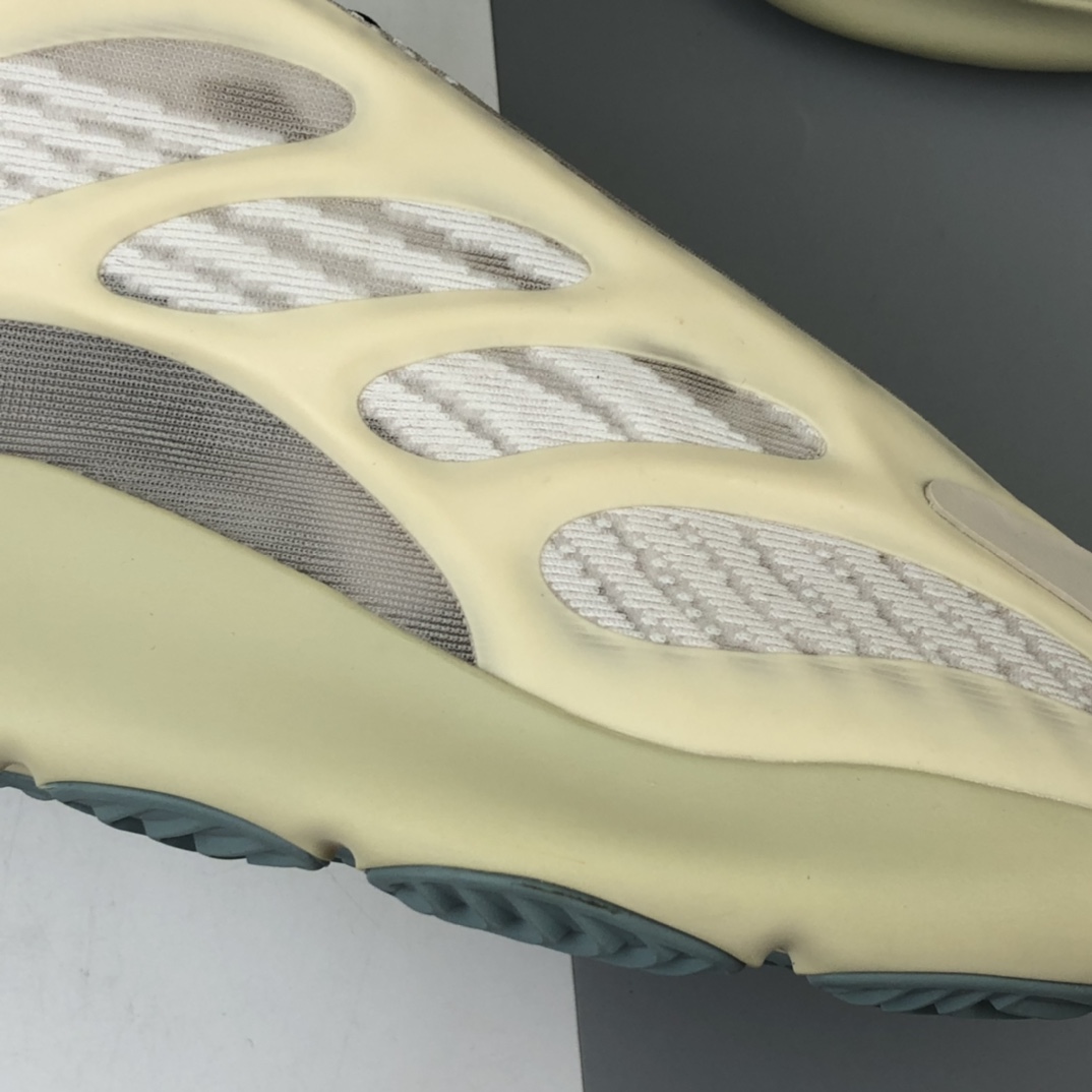 200  Adidas  Yeezy 700V3 ” Azael ”  阿迪达斯侃爷椰子夜光鞋面 复古老爹鞋 FW4980