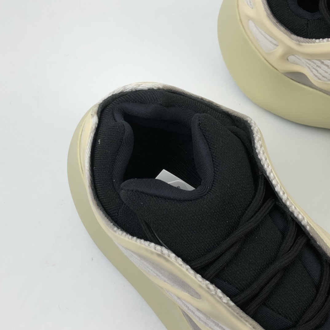 200  Adidas  Yeezy 700V3 ” Azael ”  阿迪达斯侃爷椰子夜光鞋面 复古老爹鞋 FW4980