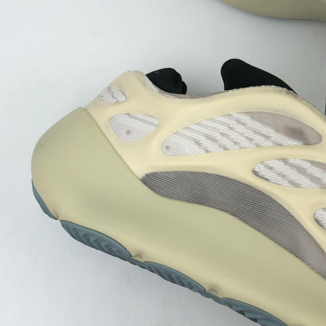 200  Adidas  Yeezy 700V3 ” Azael ”  阿迪达斯侃爷椰子夜光鞋面 复古老爹鞋 FW4980
