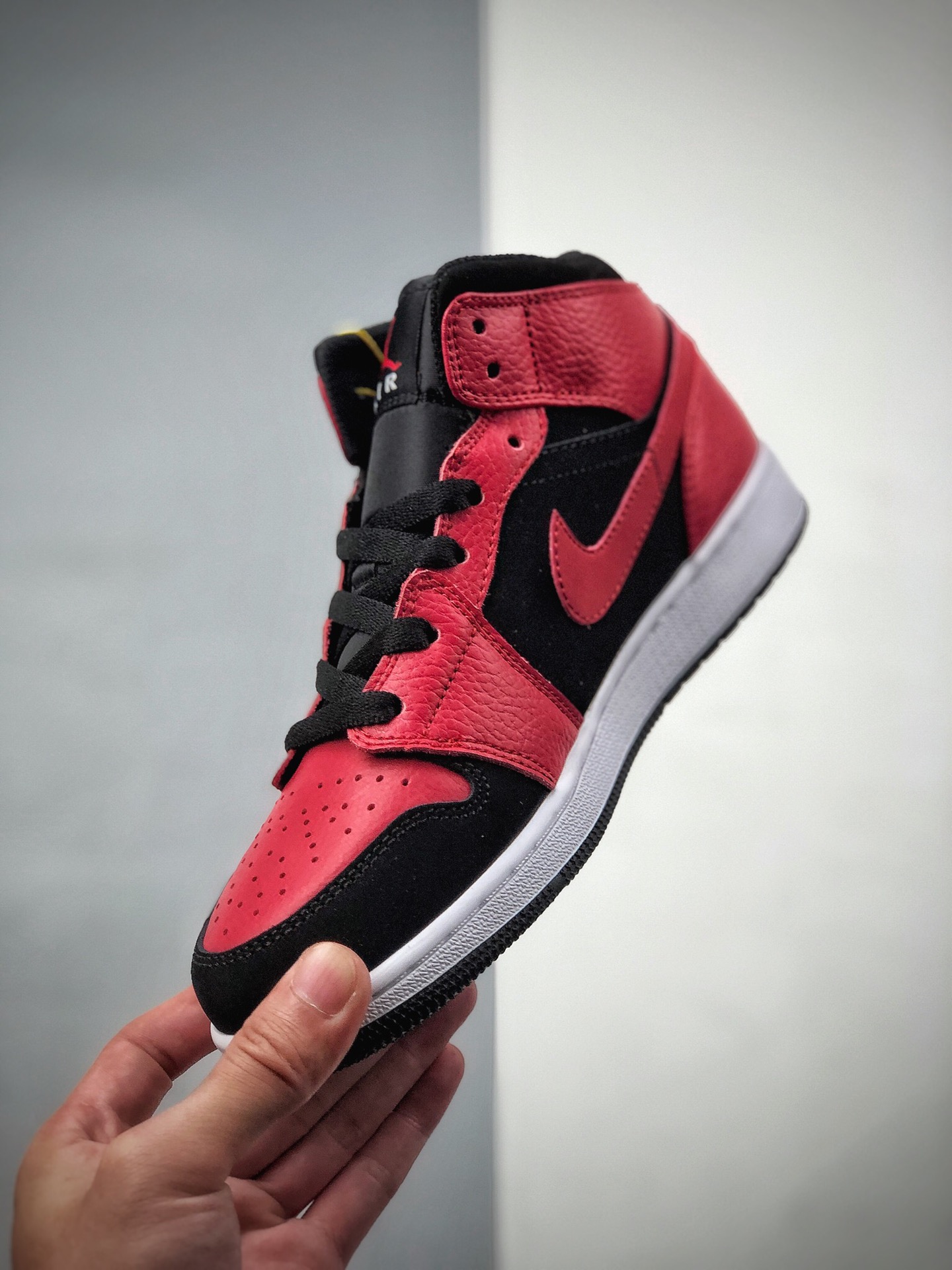 220  Air Jordan 1 Mid  帮中篮球鞋554725-054