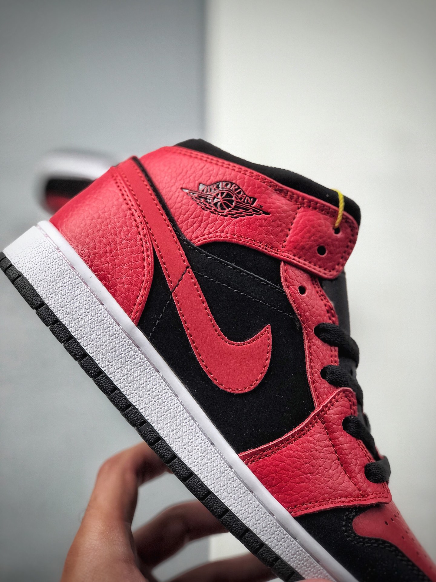 220  Air Jordan 1 Mid  帮中篮球鞋554725-054