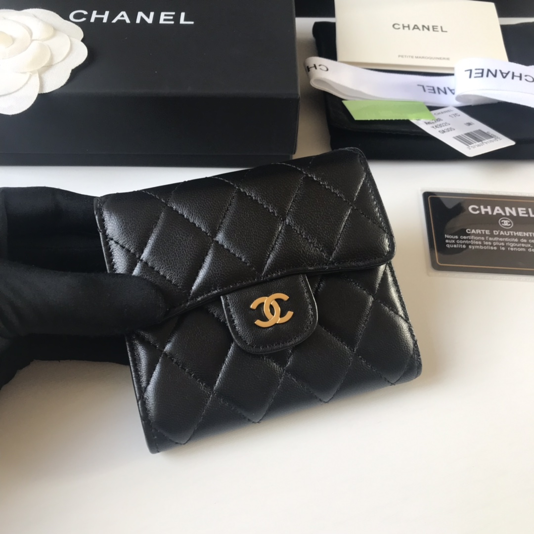 Chanel 小香 三折短钱包，菱格纹路. 材料及五金 .细节美到淋漓尽致 尺寸:10.5×11.5×3cm