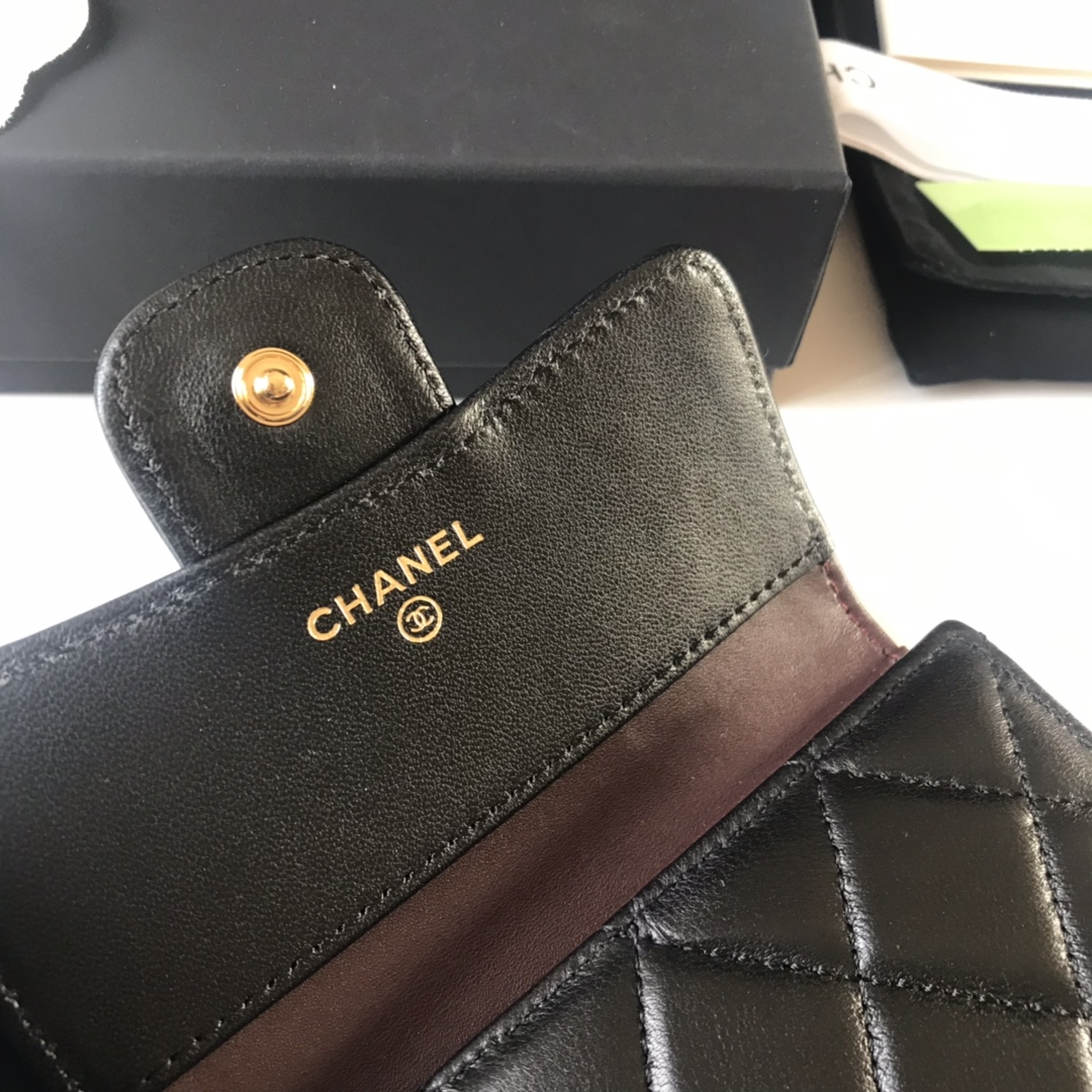 Chanel 小香 三折短钱包，菱格纹路. 材料及五金 .细节美到淋漓尽致 尺寸:10.5×11.5×3cm