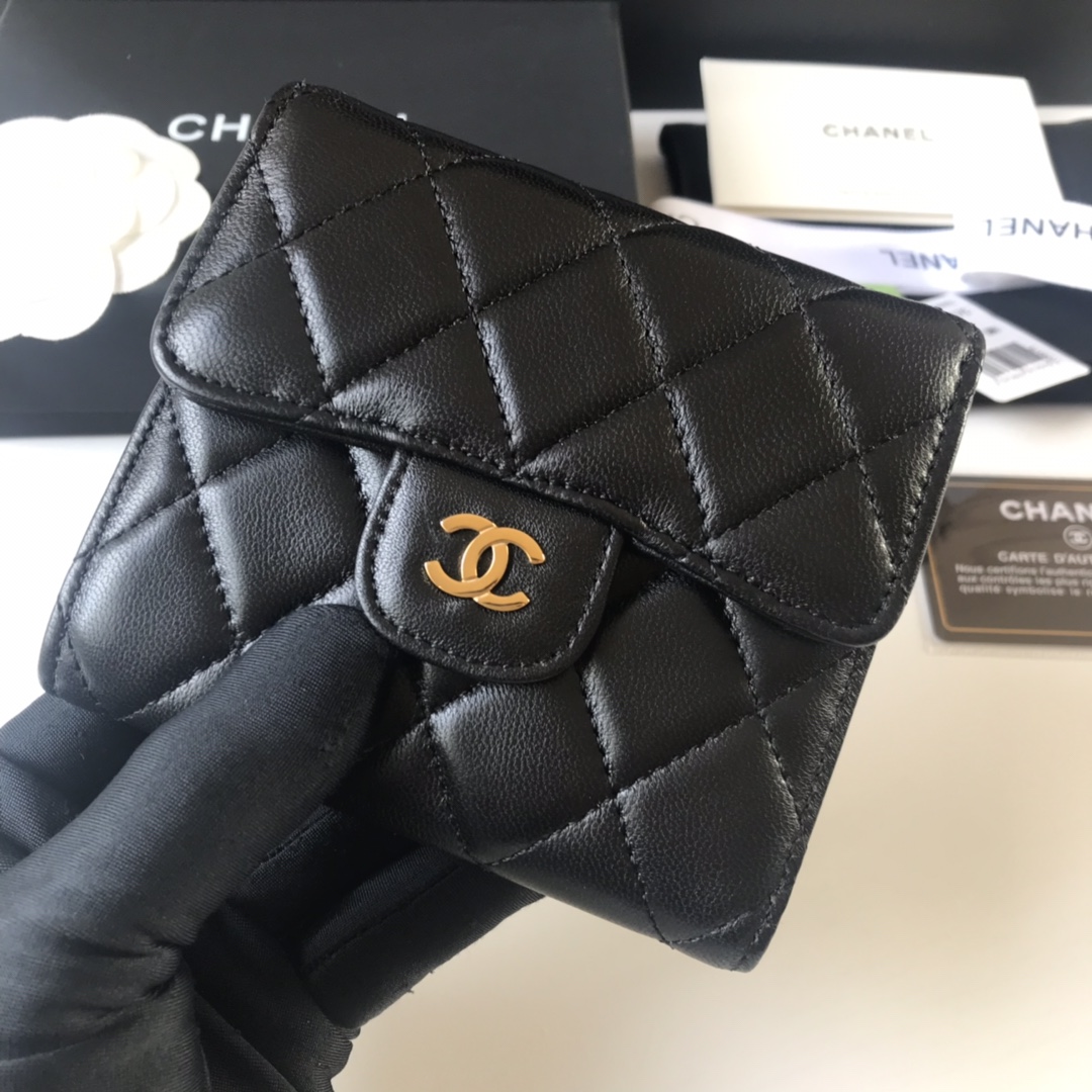 Chanel 小香 三折短钱包，菱格纹路. 材料及五金 .细节美到淋漓尽致 尺寸:10.5×11.5×3cm