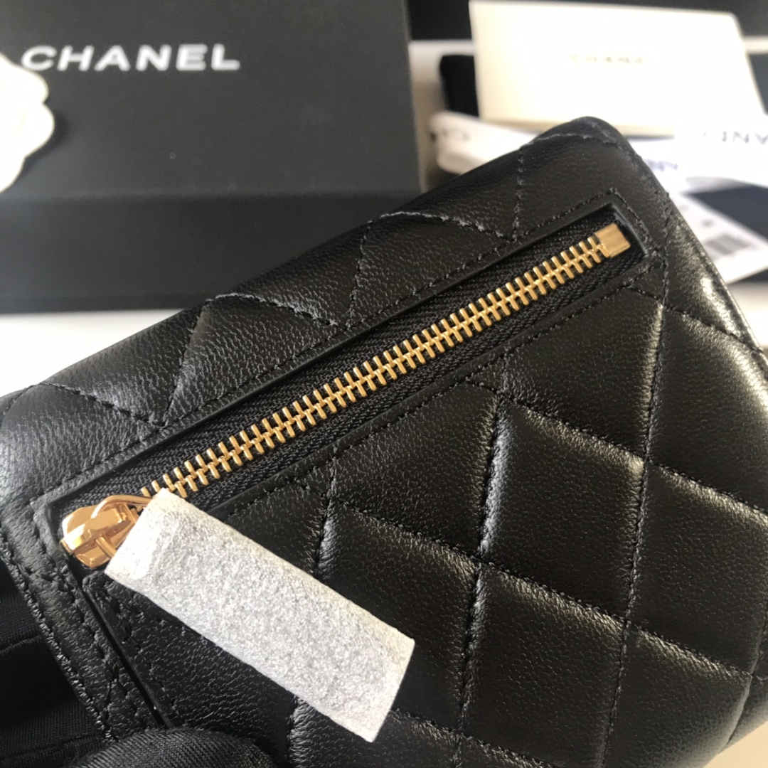 Chanel 小香 三折短钱包，菱格纹路. 材料及五金 .细节美到淋漓尽致 尺寸:10.5×11.5×3cm