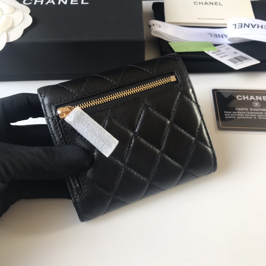 Chanel 小香 三折短钱包，菱格纹路. 材料及五金 .细节美到淋漓尽致 尺寸:10.5×11.5×3cm