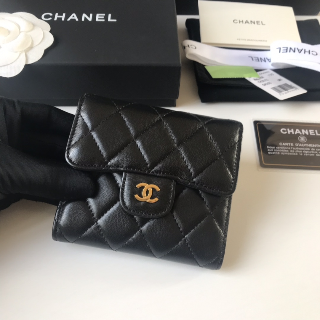 Chanel 小香 三折短钱包，菱格纹路. 材料及五金 .细节美到淋漓尽致 尺寸:10.5×11.5×3cm