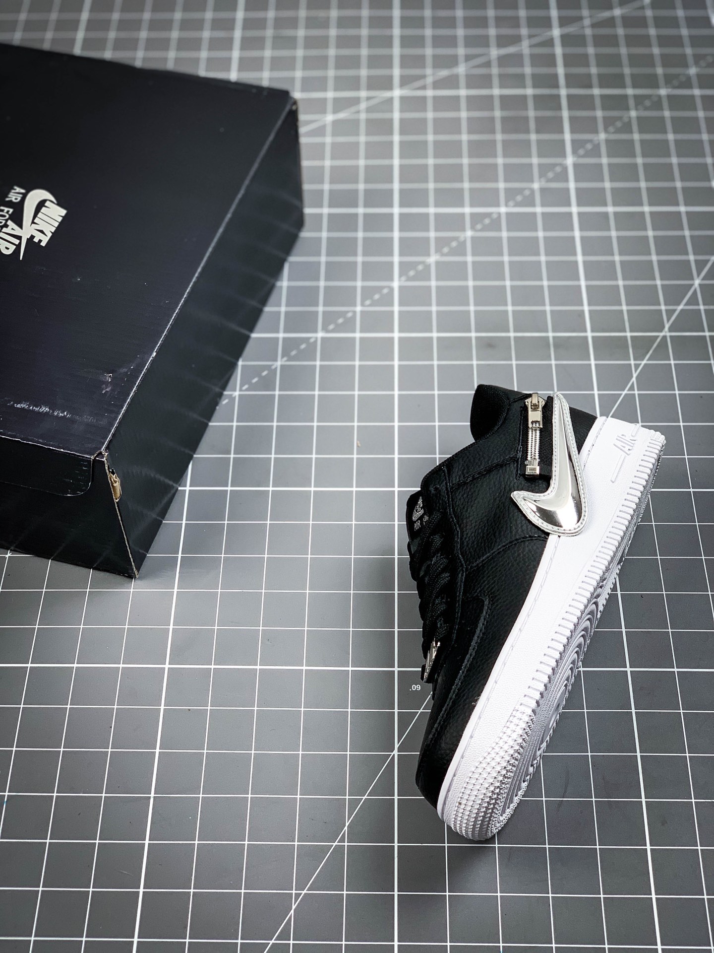 200 Nk Air Force 1 Low 07' PRM “Zip Swoosh”拉链换勾 CW6558-100