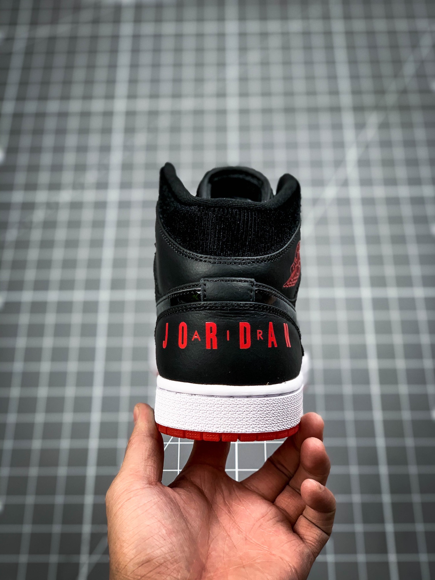 240 AJ1 Air Jordan Mid” 货号：BQ6578-100