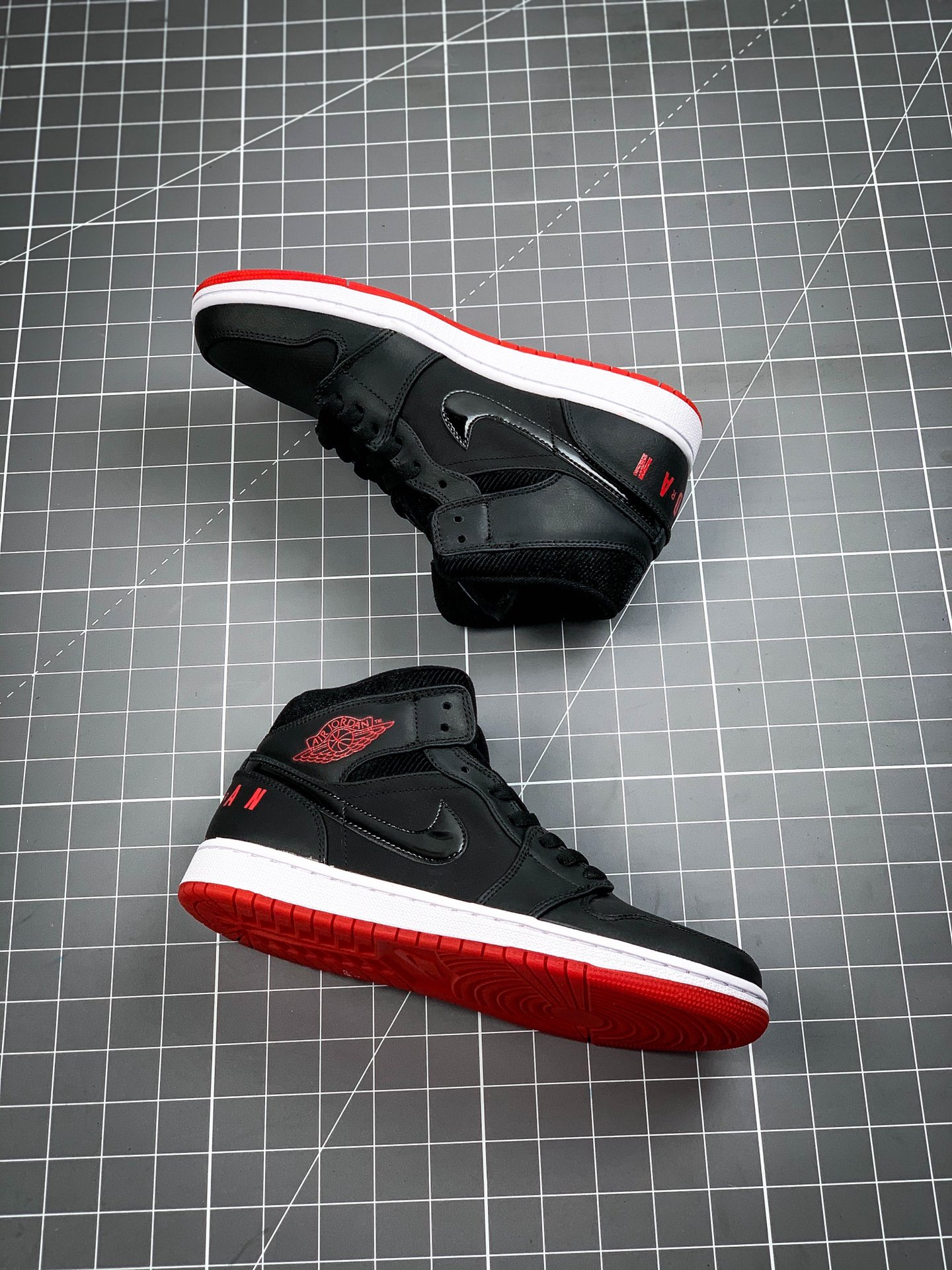 240 AJ1 Air Jordan Mid” 货号：BQ6578-100