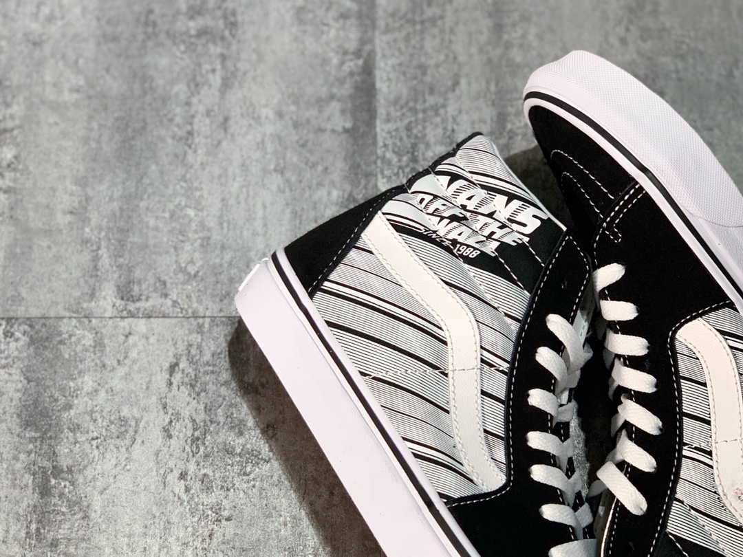 160 Vans Sk8-Hi 高帮涂鸦黑白印花  休闲高帮滑板鞋