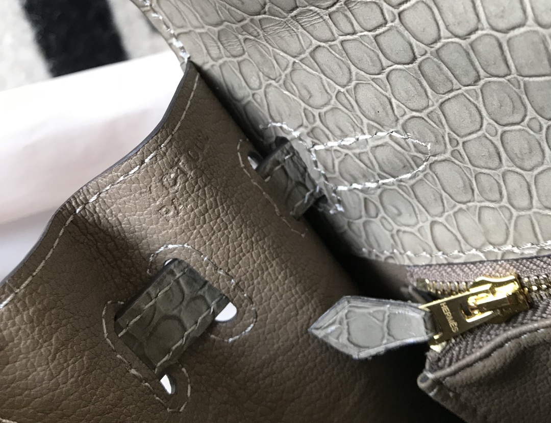 Hermès Kelly 28cm Alligator Embossed Leather Handbag, Gold Hardware 7 i1603348809 2087 6