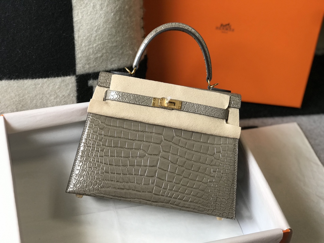 Hermès Kelly 28cm Alligator Embossed Leather Handbag, Gold Hardware 1 i1603348809 8932 0