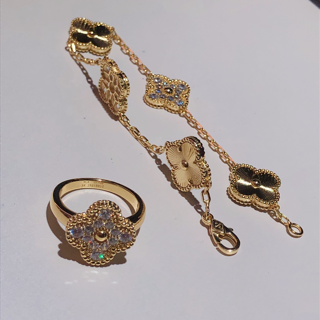 NO:102711,P168 Today's new update, Five Flowers and Four Leaf Grass, Guilty Carved Sterling Silver Bracelet, Diamond K Yellow Sterling Silver Ring, Ring 6#7#8# Five Flowers Bracelet Snowflake Bottom, Vca Bracelet VcA Ring, Bracelet, ring, pure silver19860909P168今日新更 五花四叶草馨玑镂雕花纯银手链 钻k黄纯银戒指 戒指6#7#8# 五花手链雪花底,Vca手链VcA戒指,bracelet,ring,pure silver,Jewelry