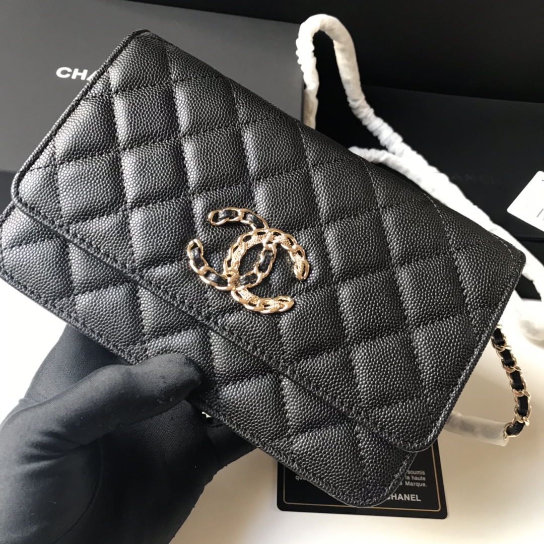 Chanel 小香20款 采用磁吸扣五金方便 配最新款luogo细节美到淋漓尽致 尺寸:19×12