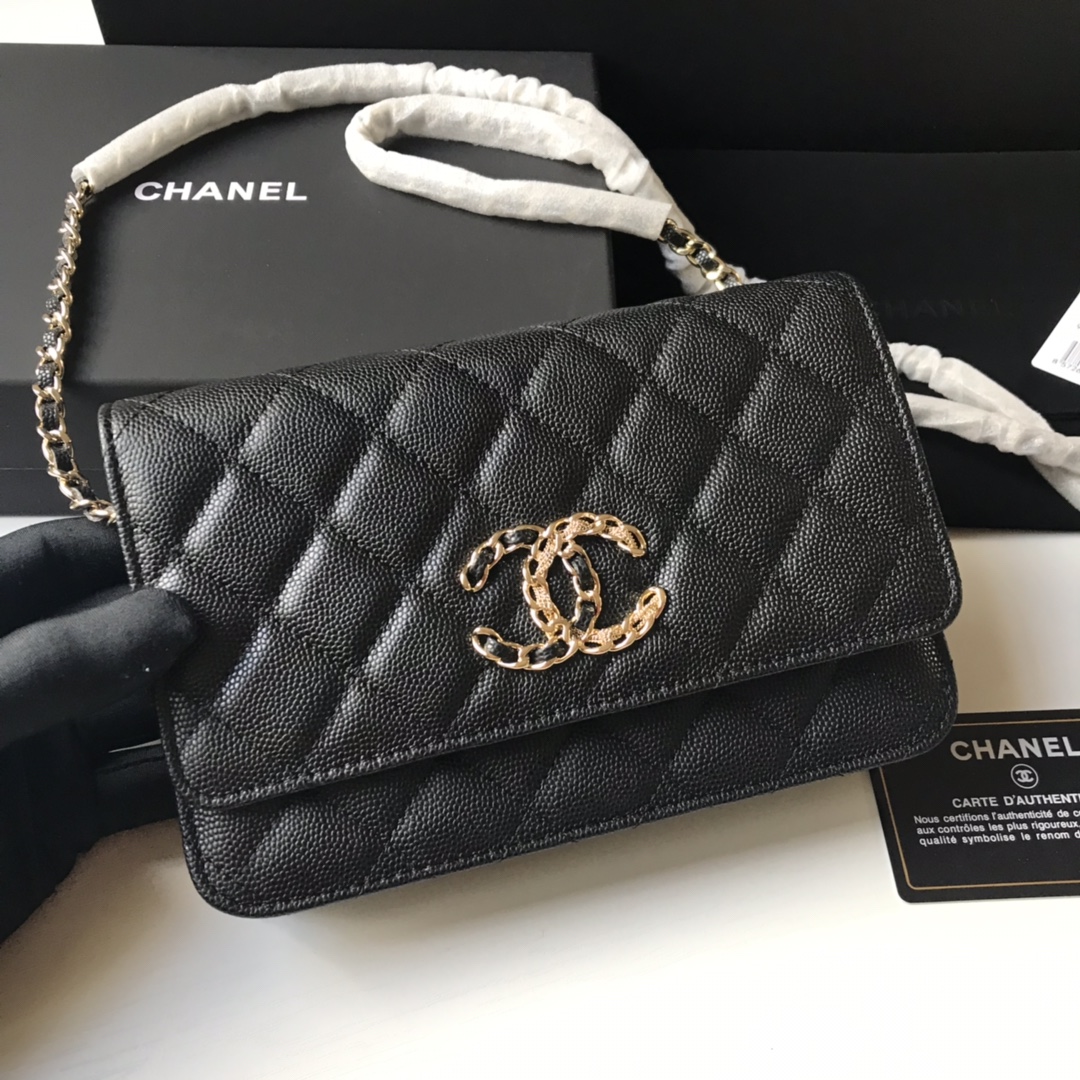 Chanel 小香20款 采用磁吸扣五金方便 配最新款luogo细节美到淋漓尽致 尺寸:19×12