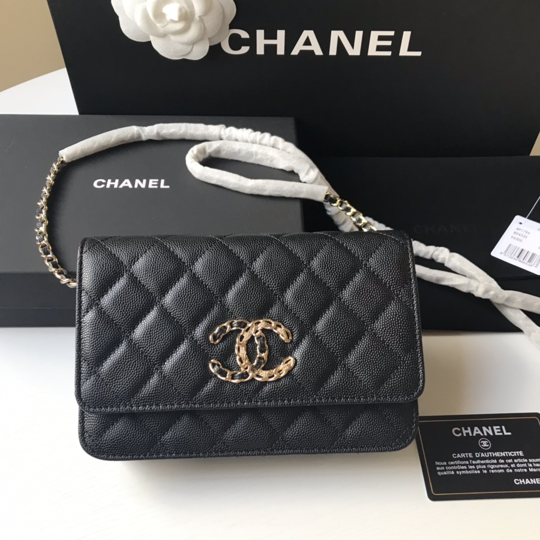 Chanel 小香20款 采用磁吸扣五金方便 配最新款luogo细节美到淋漓尽致 尺寸:19×12