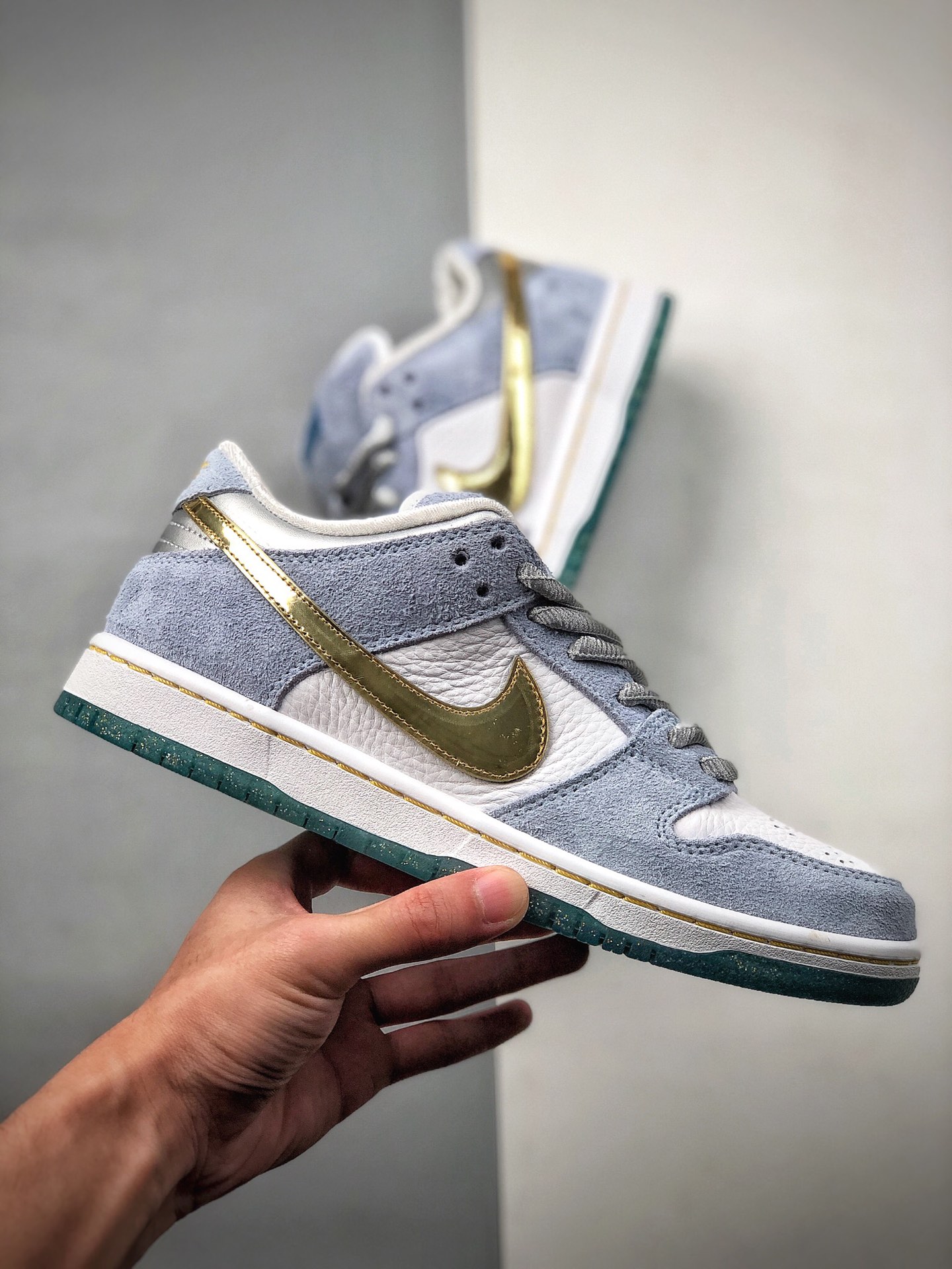 280  Sean Cliver x Nike SB Dunk Low Pro QS 艺术家滑板DC9936-100