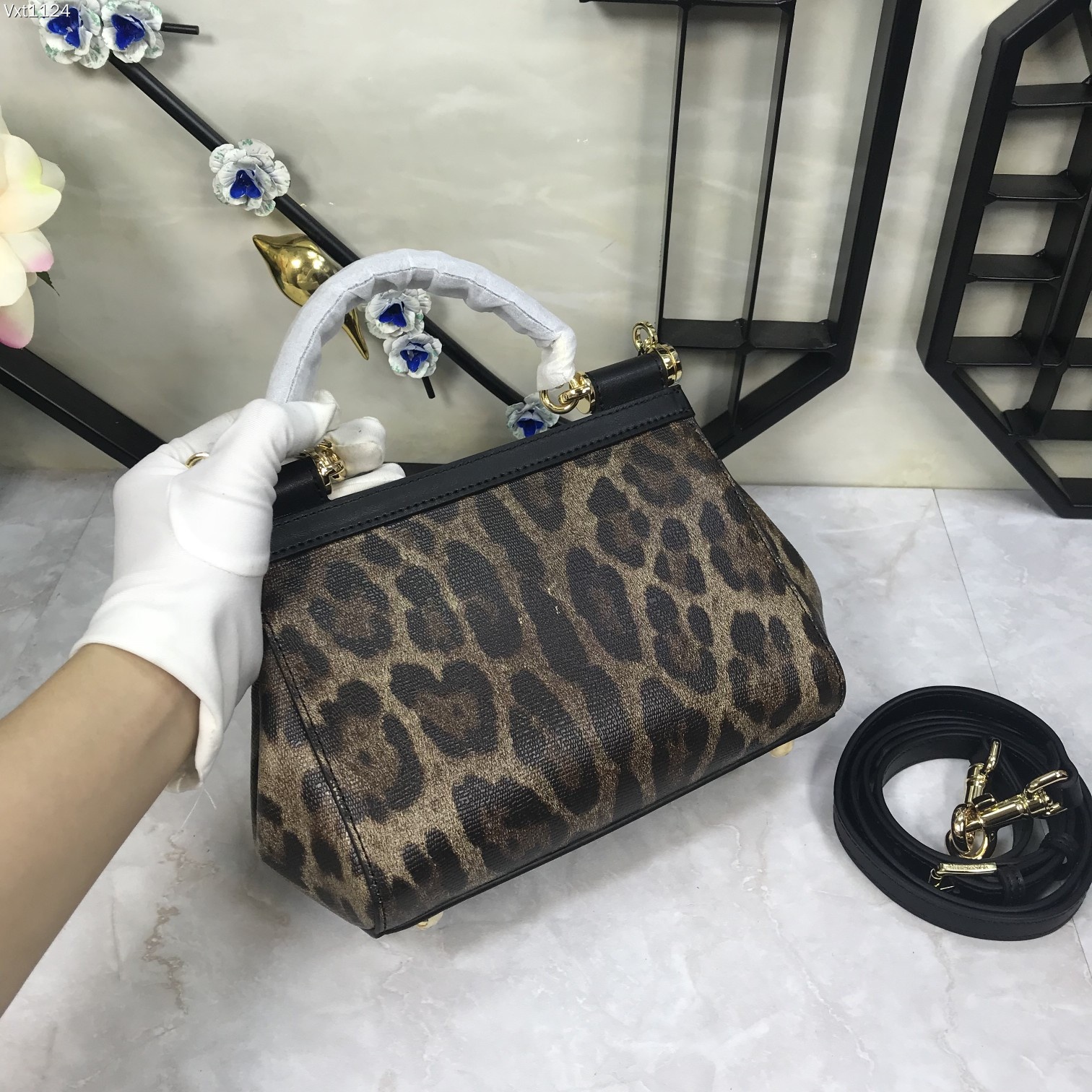 原单Dolce&Gabbana杜嘉班纳经典豹纹时尚界另一款铂金包细腻手工制造众多明星的最爱可斜挎配镜子海