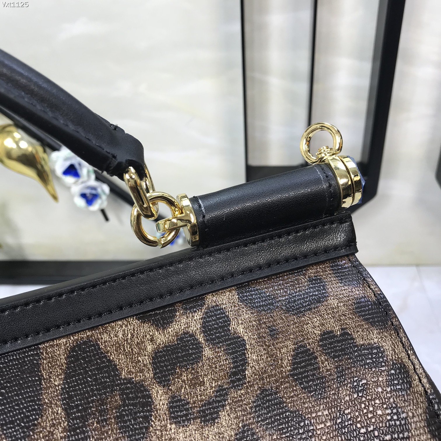 顶级原单Dolce&Gabbana杜嘉班纳经典豹纹️新款来袭香港正品购入打版完美的曲线一丝一毫都透露出都