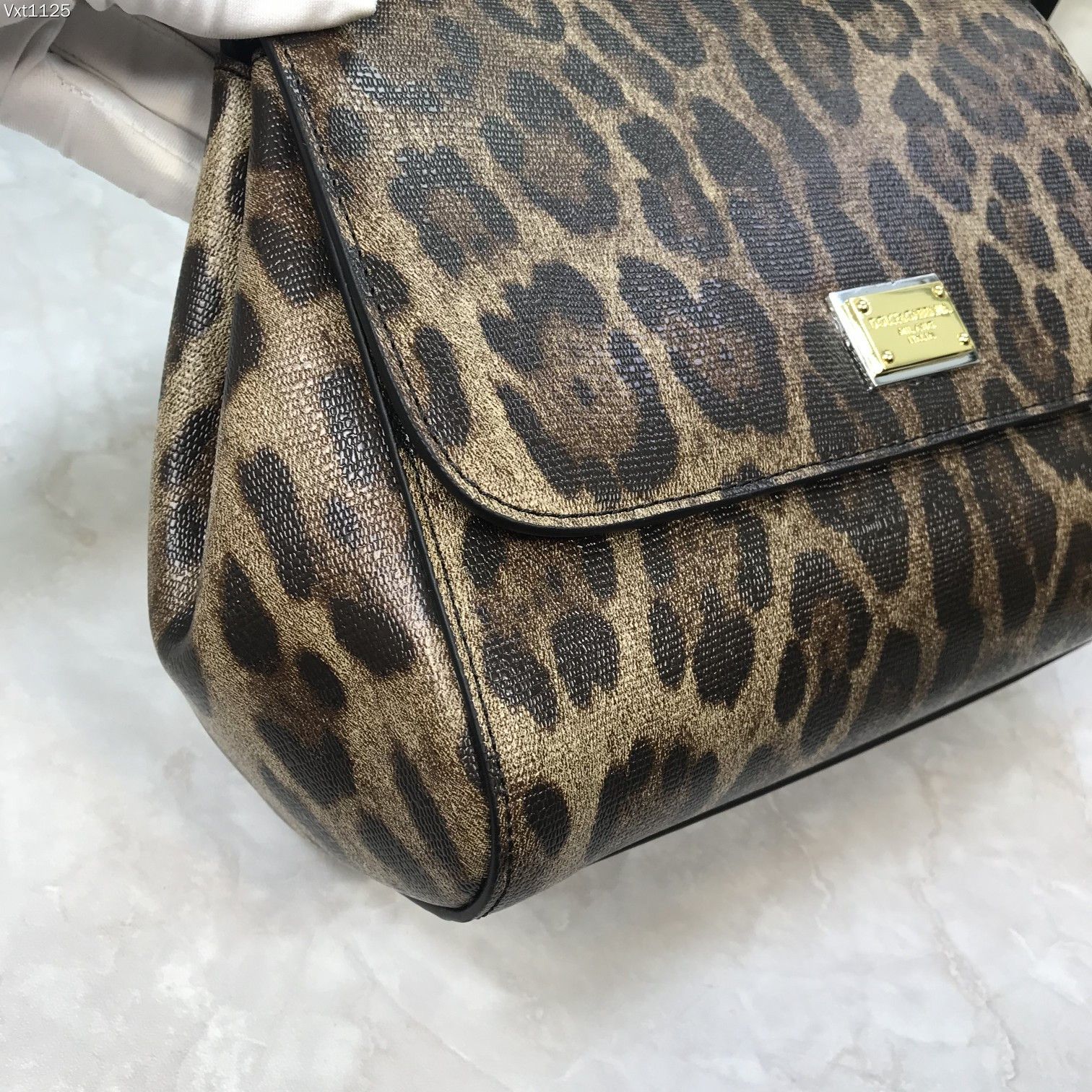 顶级原单Dolce&Gabbana杜嘉班纳经典豹纹️新款来袭香港正品购入打版完美的曲线一丝一毫都透露出都