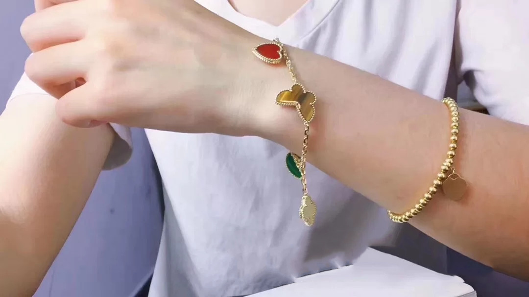 NO:103930,The big hit model sold last year has been now. This one is really recommended. Vca bracelet, bracelet19860909去年卖到现在的大爆款 这款真的好喜欢超级推荐,Vca手链,bracelet,Jewelry