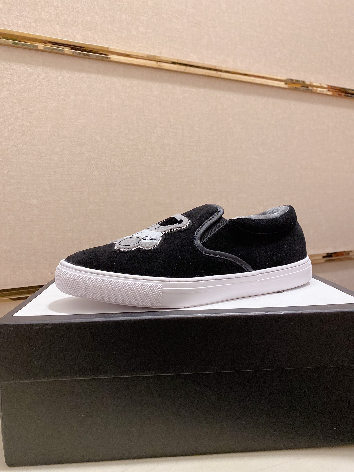 I0 Gucci  古奇 男士时尚休闲套脚鞋官网原版1:1开模头层采用意大利进口牛反绒奢华毛里内里，原单品质，做工精细橡胶耐磨防滑大底，穿着舒适高端大气，百搭款式，值得拥有38-44 大量现货