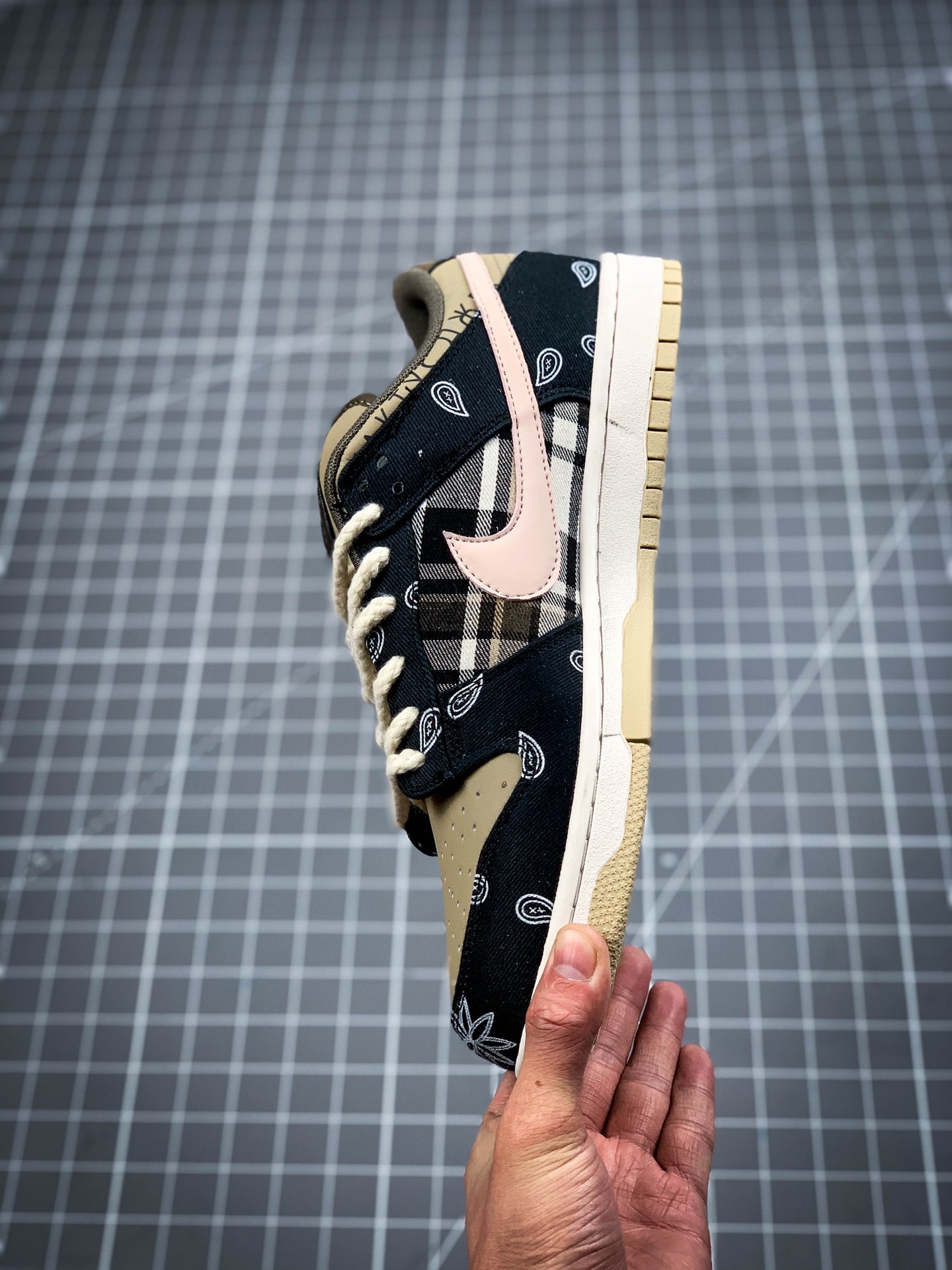 200 Nike Air Force 1 联名板鞋 腰果花  CT5053001