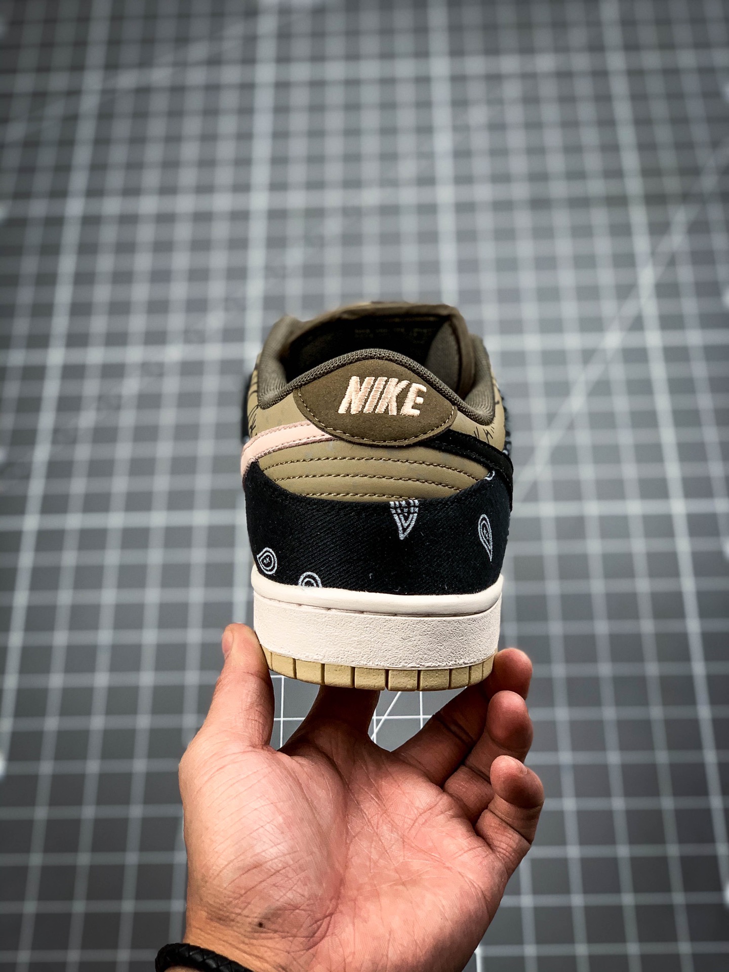 200 Nike Air Force 1 联名板鞋 腰果花  CT5053001