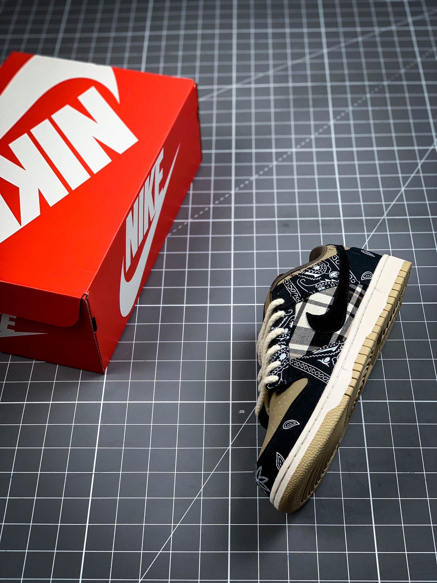 200 Nike Air Force 1 联名板鞋 腰果花  CT5053001