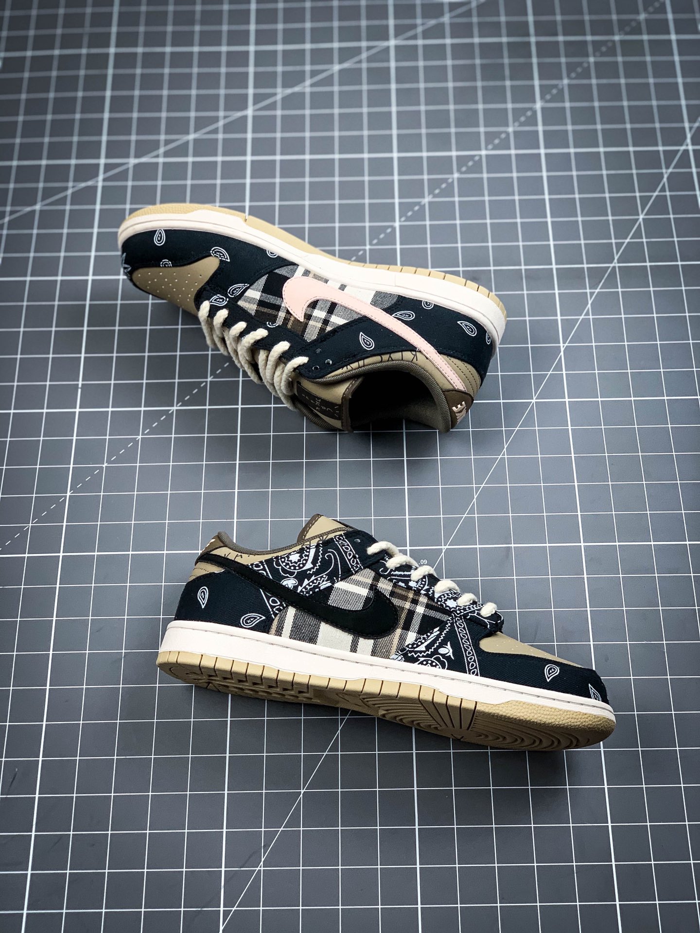 200 Nike Air Force 1 联名板鞋 腰果花  CT5053001