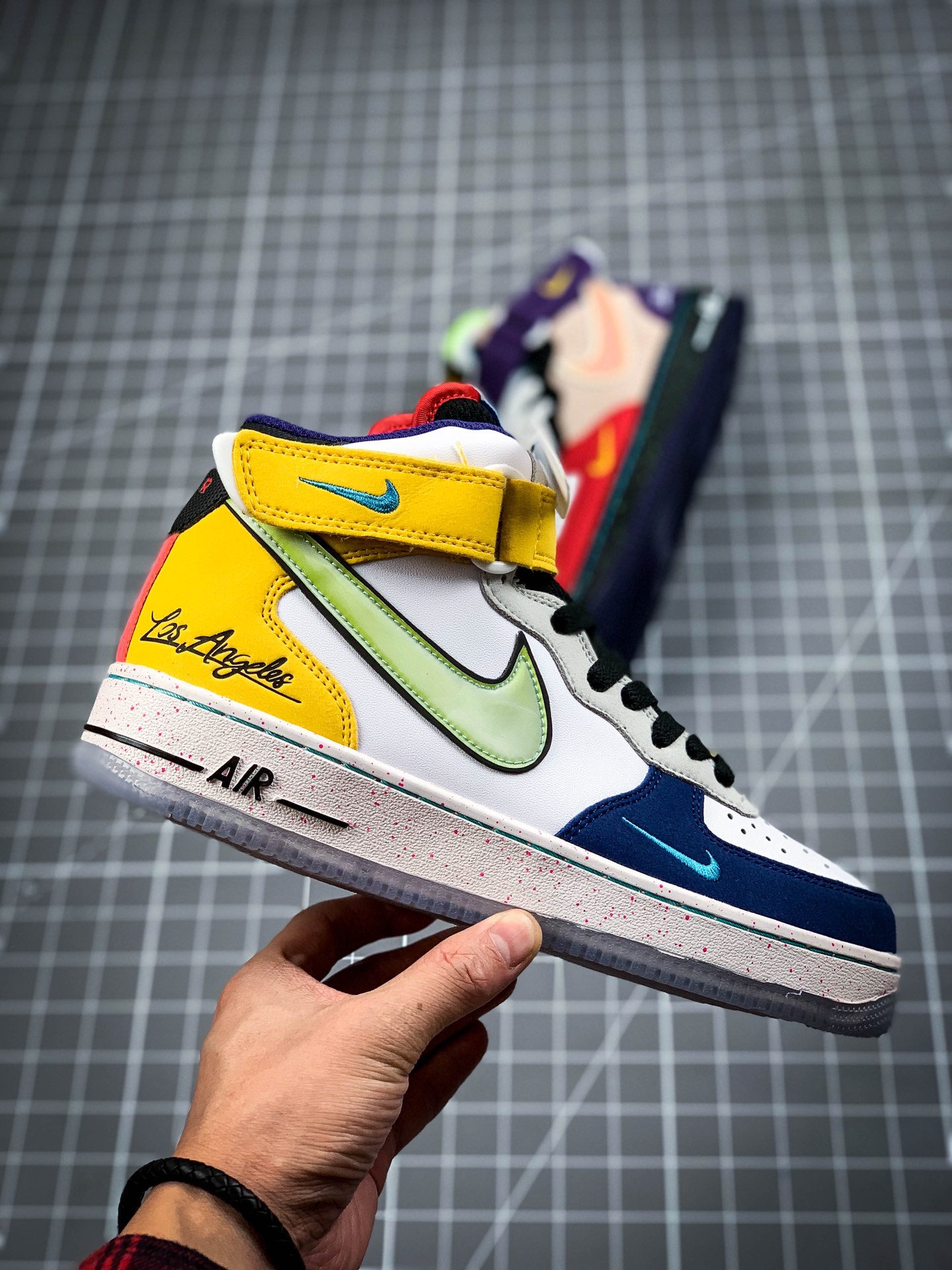 220 Air Force 1  ”What The LA” 洛杉矶限定 货号：CT1117-100