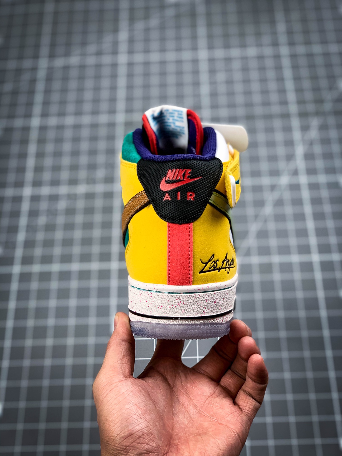 220 Air Force 1  ”What The LA” 洛杉矶限定 货号：CT1117-100