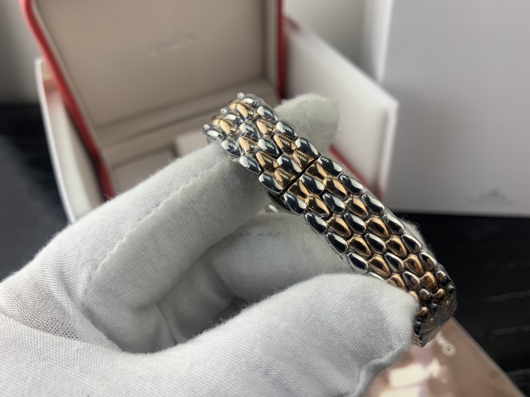 Omega 皇家 欧米茄蝶飞系列间金贝壳表盘女表