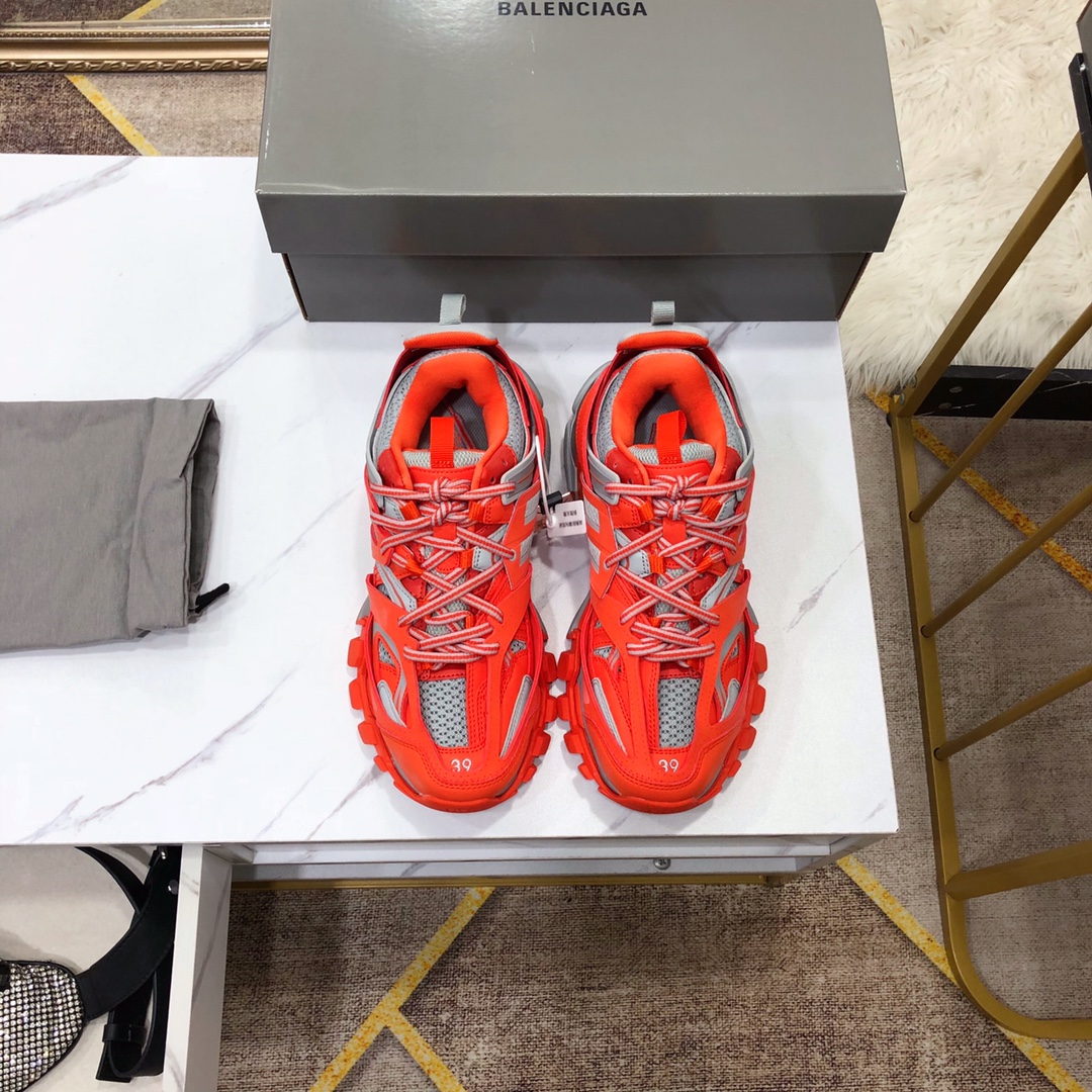 NO:165009,P top version Size: 36 37 38 39 40 41 42 43 44 45 The first release of the 3rd generation of Balenciaga # Balenciaga Track-s 3.0 Autumn series Winter series Official pre-sales have begun #Shoe sole uses PU TPU EVA rubber total glue meter 13 sets of tool grinding combinations The 15 plate partitions under the shoe are made of cowhide   imported fabric   3M reflective strips, dad shoes, balenciaga, cowhide19860909P顶版级本Size:36 37 38 39 40 41 42 43 44 45 巴世黎家3代首发# Balenciaga Track-s 3.0 秋系冬列 官预网售已经开始 #鞋采底用PU TPU EVA 橡共胶计13组具磨组合 鞋不面下15个板隔采用牛皮 进口布 3M反光条,老爹鞋,balenciaga,cowhide,Women's Shoes