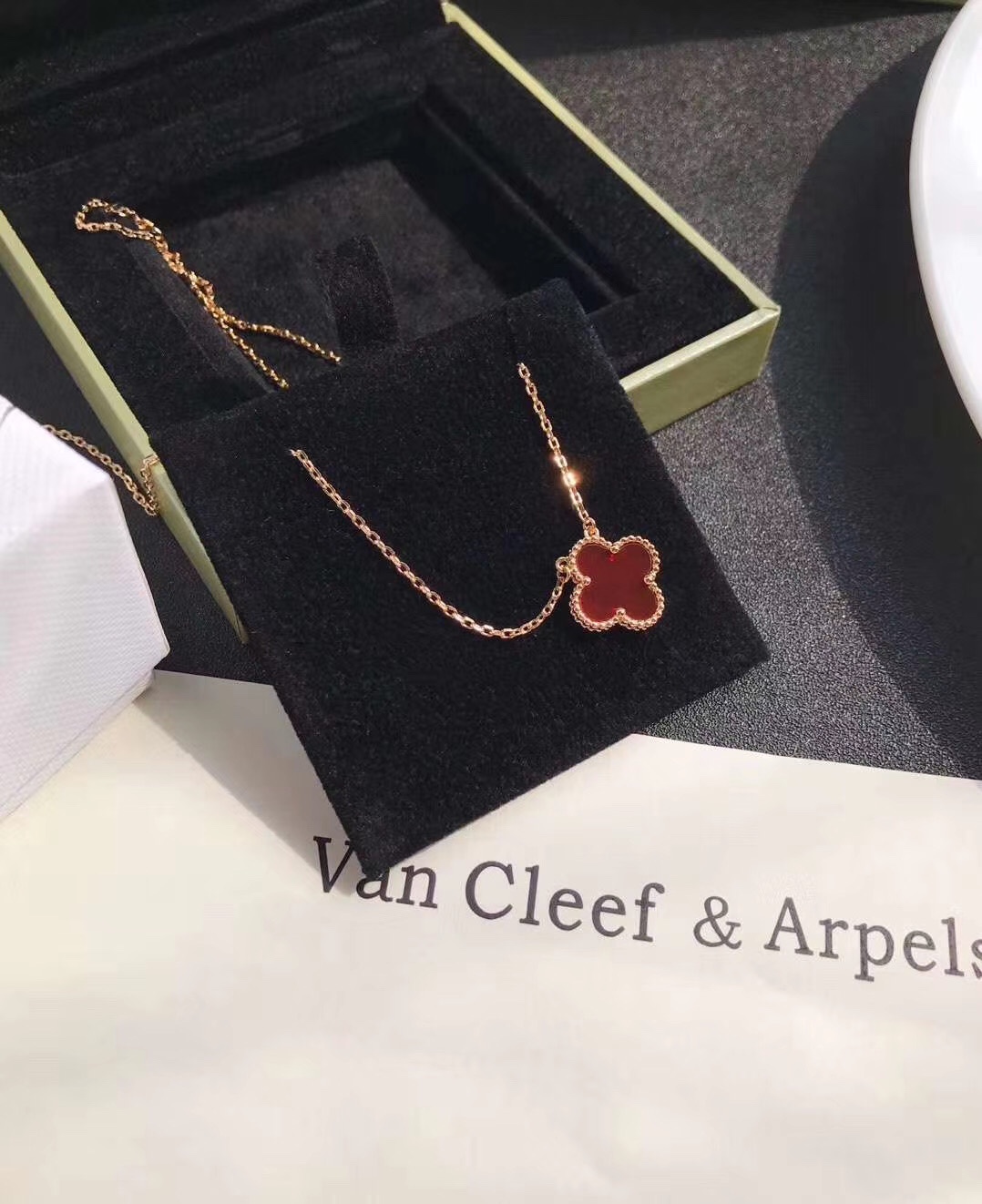 Van Cleef & Arpels 银镀K金 梵克雅宝VCA单花红玉髓项链 起版 四叶玉髓造型轮廓流畅 线条优美