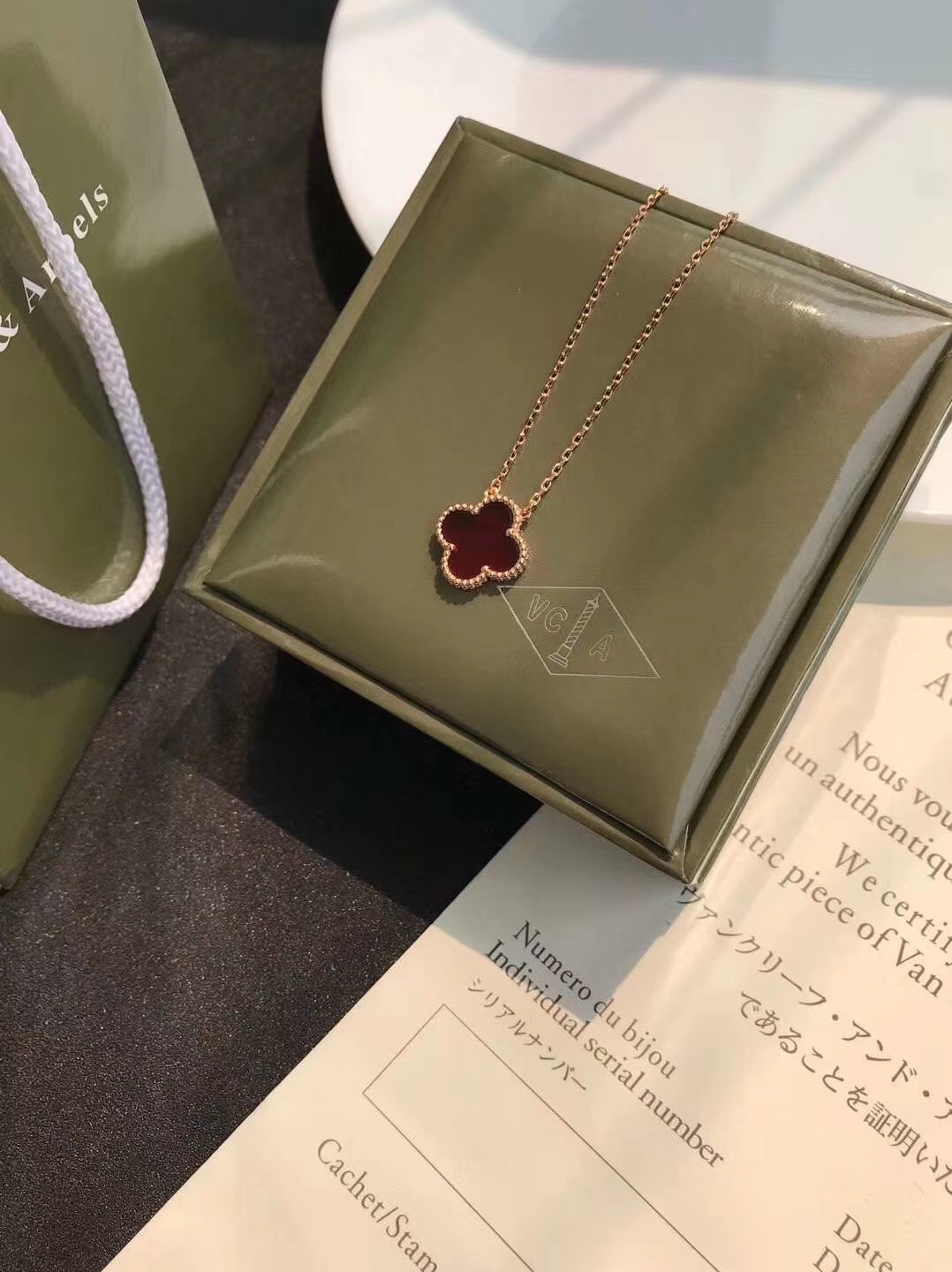Van Cleef & Arpels 银镀K金 梵克雅宝VCA单花红玉髓项链 起版 四叶玉髓造型轮廓流畅 线条优美