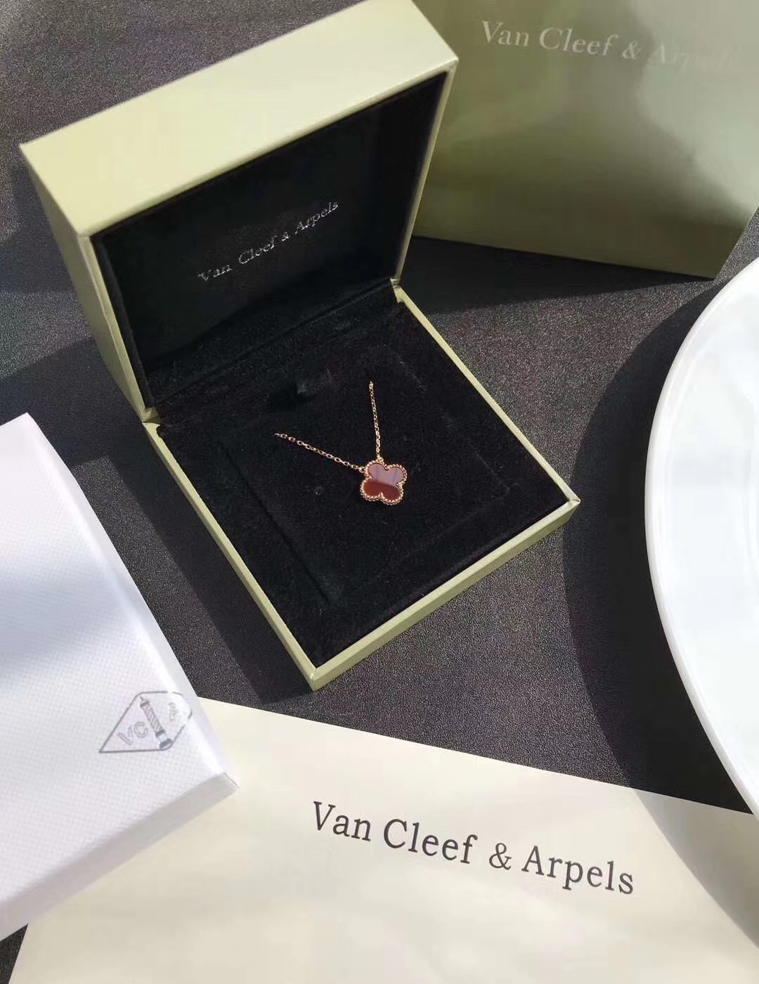 Van Cleef & Arpels 银镀K金 梵克雅宝VCA单花红玉髓项链 起版 四叶玉髓造型轮廓流畅 线条优美