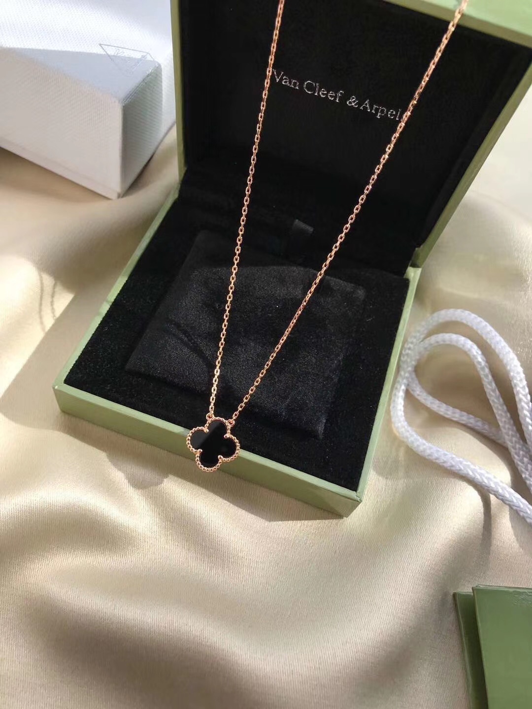 Van Cleef & Arpels 银镀K金梵克雅宝VCA单花黑玛瑙项链 起版 四叶玉髓造型轮廓流畅 线条优美