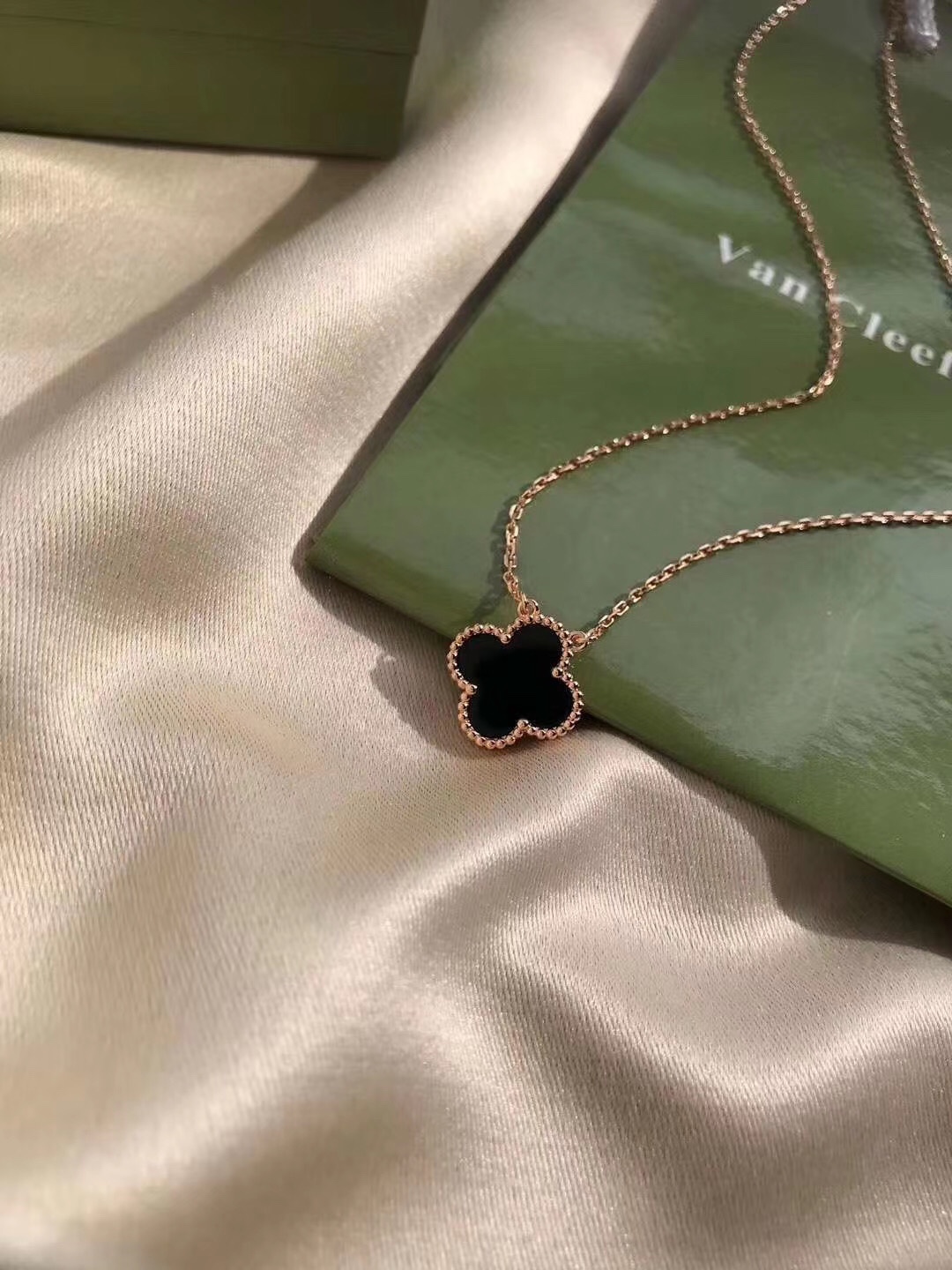 Van Cleef & Arpels 银镀K金梵克雅宝VCA单花黑玛瑙项链 起版 四叶玉髓造型轮廓流畅 线条优美