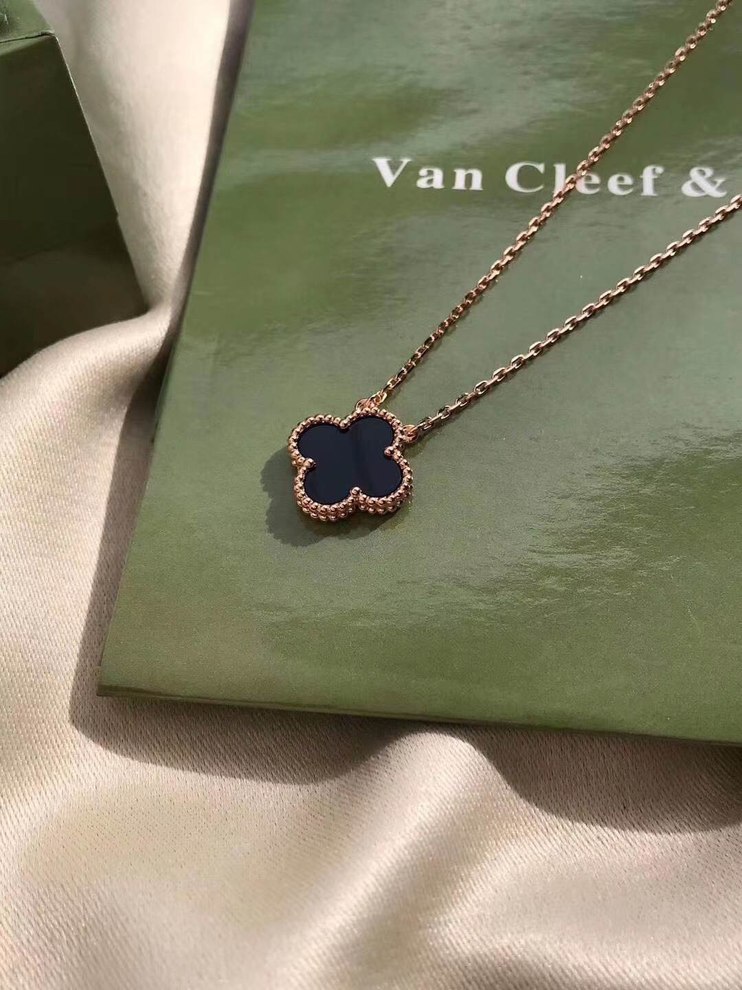 Van Cleef & Arpels 银镀K金梵克雅宝VCA单花黑玛瑙项链 起版 四叶玉髓造型轮廓流畅 线条优美