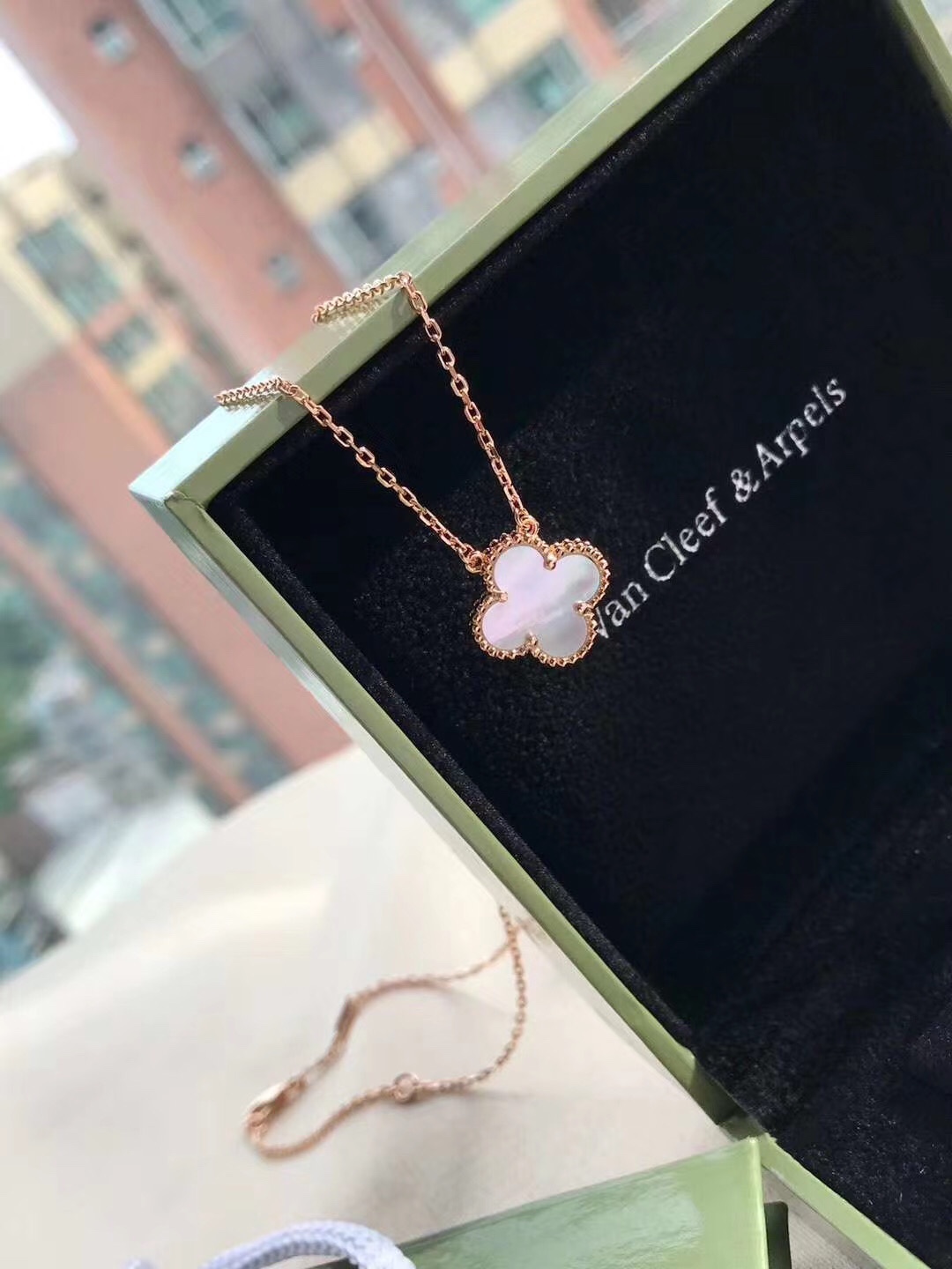 Van Cleef & Arpels 银镀K金 梵克雅宝VCA单花珍珠贝母项链 起版 四叶玉髓造型轮廓流畅 线条优美