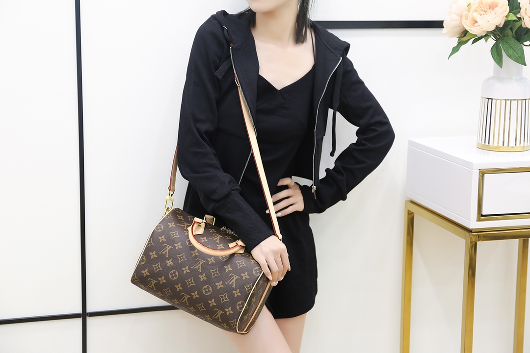 Louis Vuitton LV Speedy Bandoulière 30 枕头包 M41112