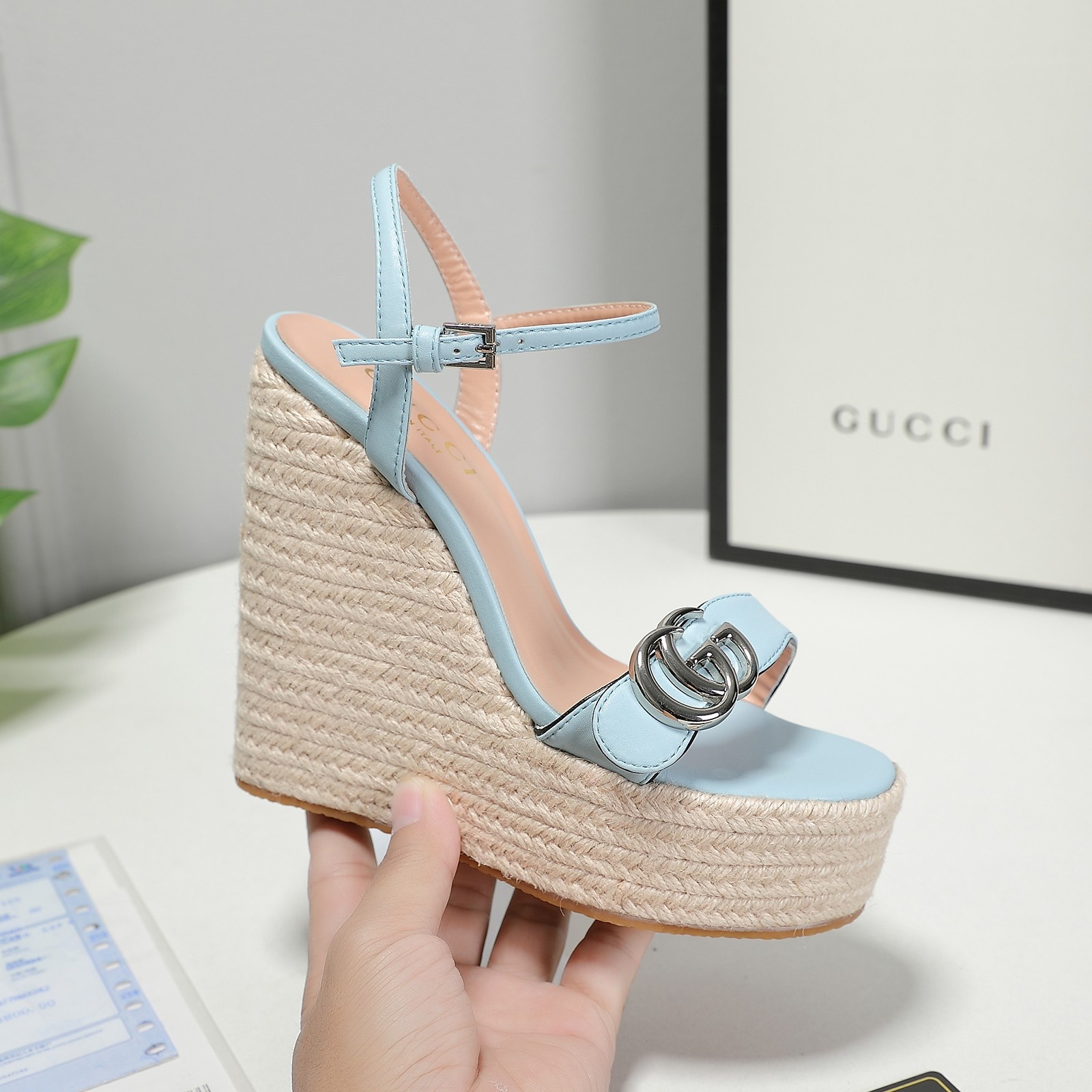 . Versión de gama alta 2021 Gucci Gucci nuevo talón inclinado sandalias de plataforma de agua Este p