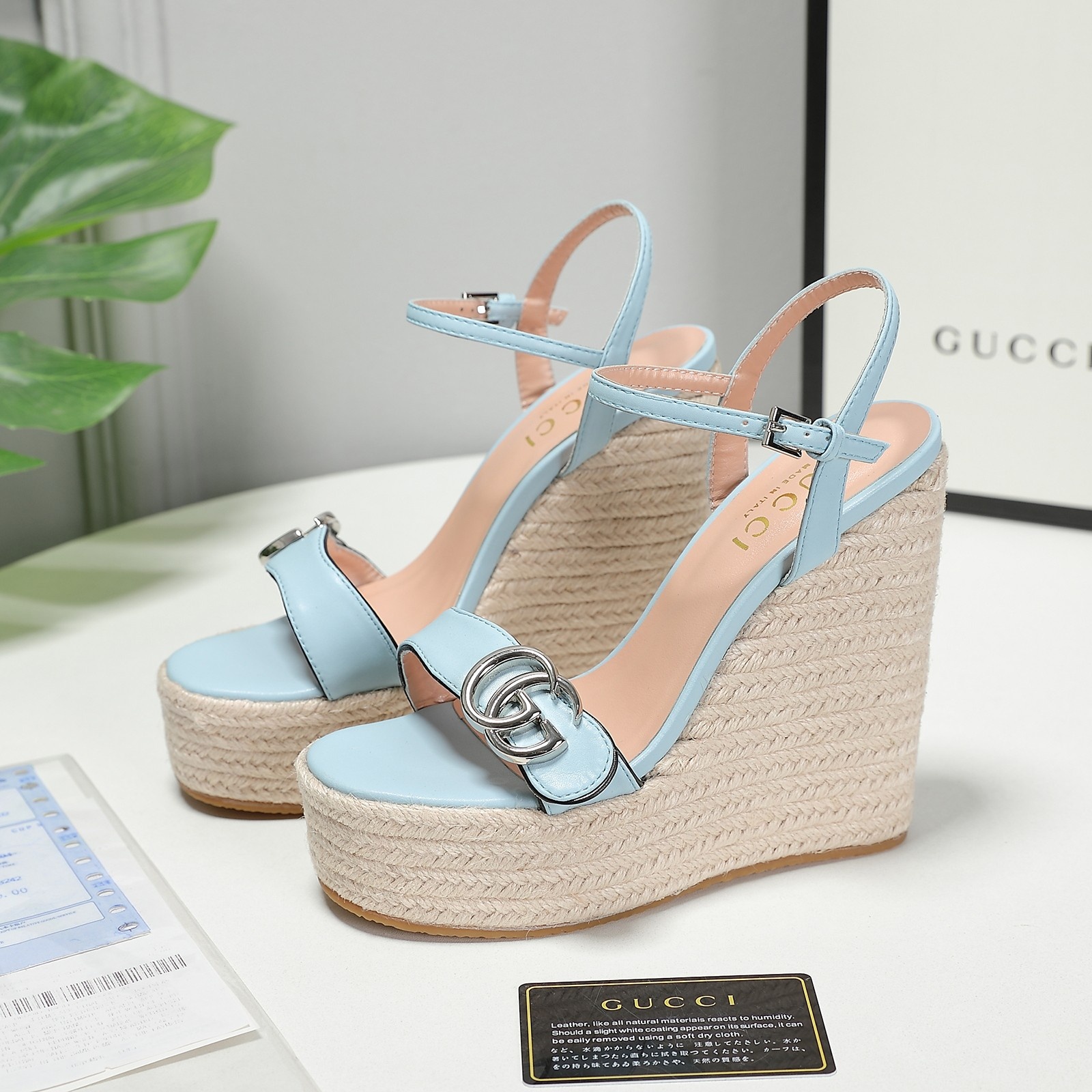 . Versión de gama alta 2021 Gucci Gucci nuevo talón inclinado sandalias de plataforma de agua Este p