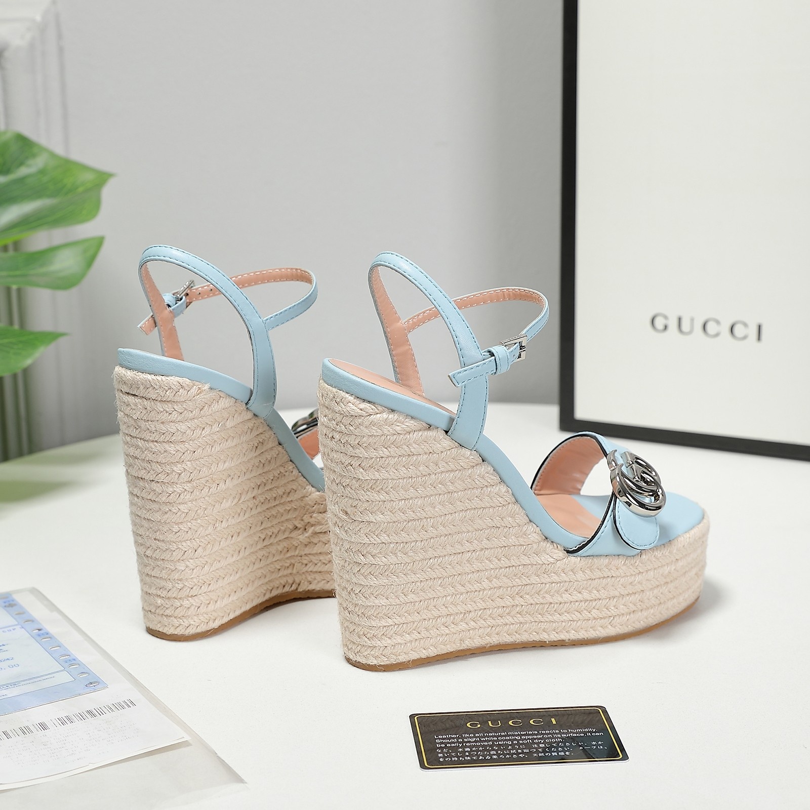 . Versión de gama alta 2021 Gucci Gucci nuevo talón inclinado sandalias de plataforma de agua Este p