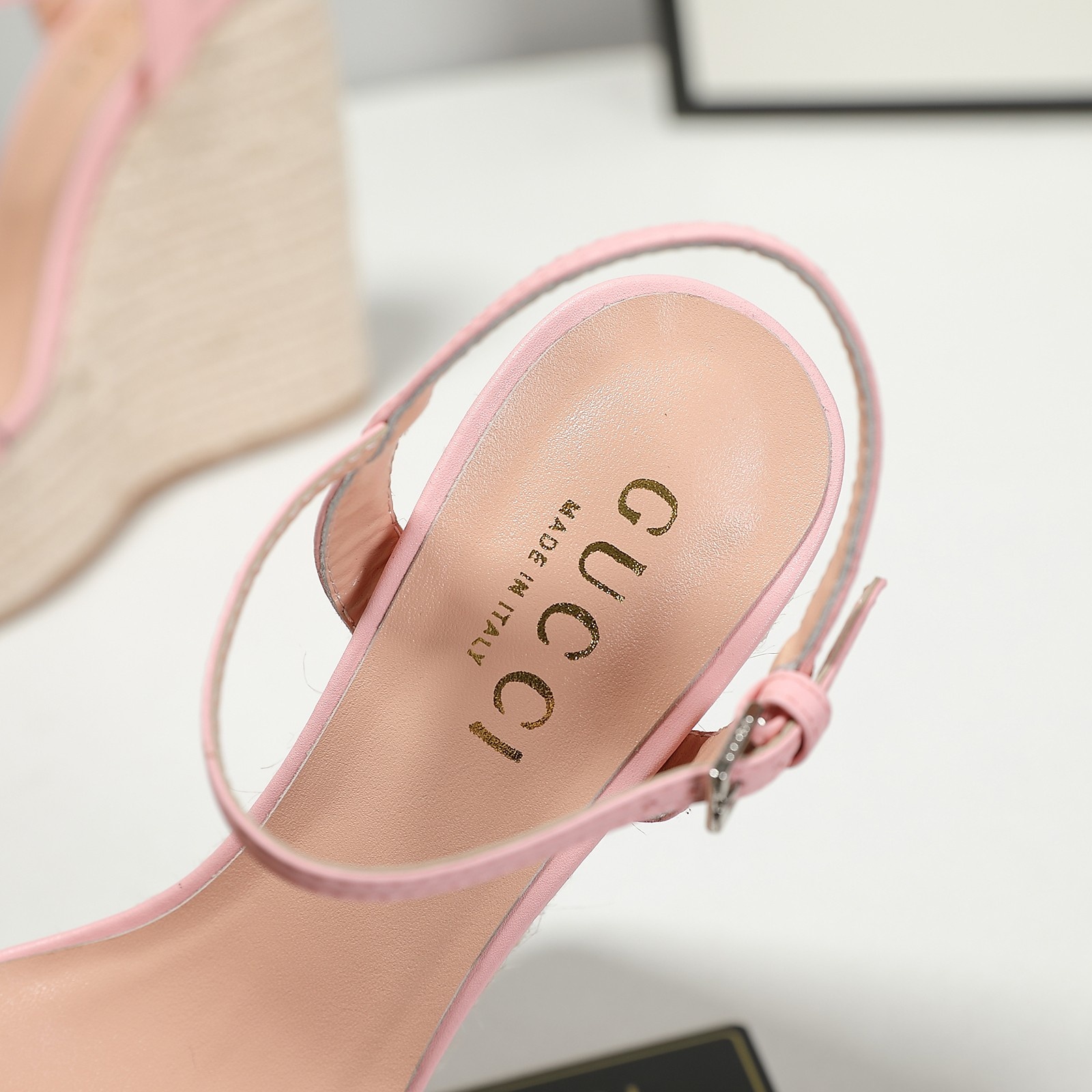 . Versión de gama alta 2021 Gucci Gucci nuevo talón inclinado sandalias de plataforma de agua Este p