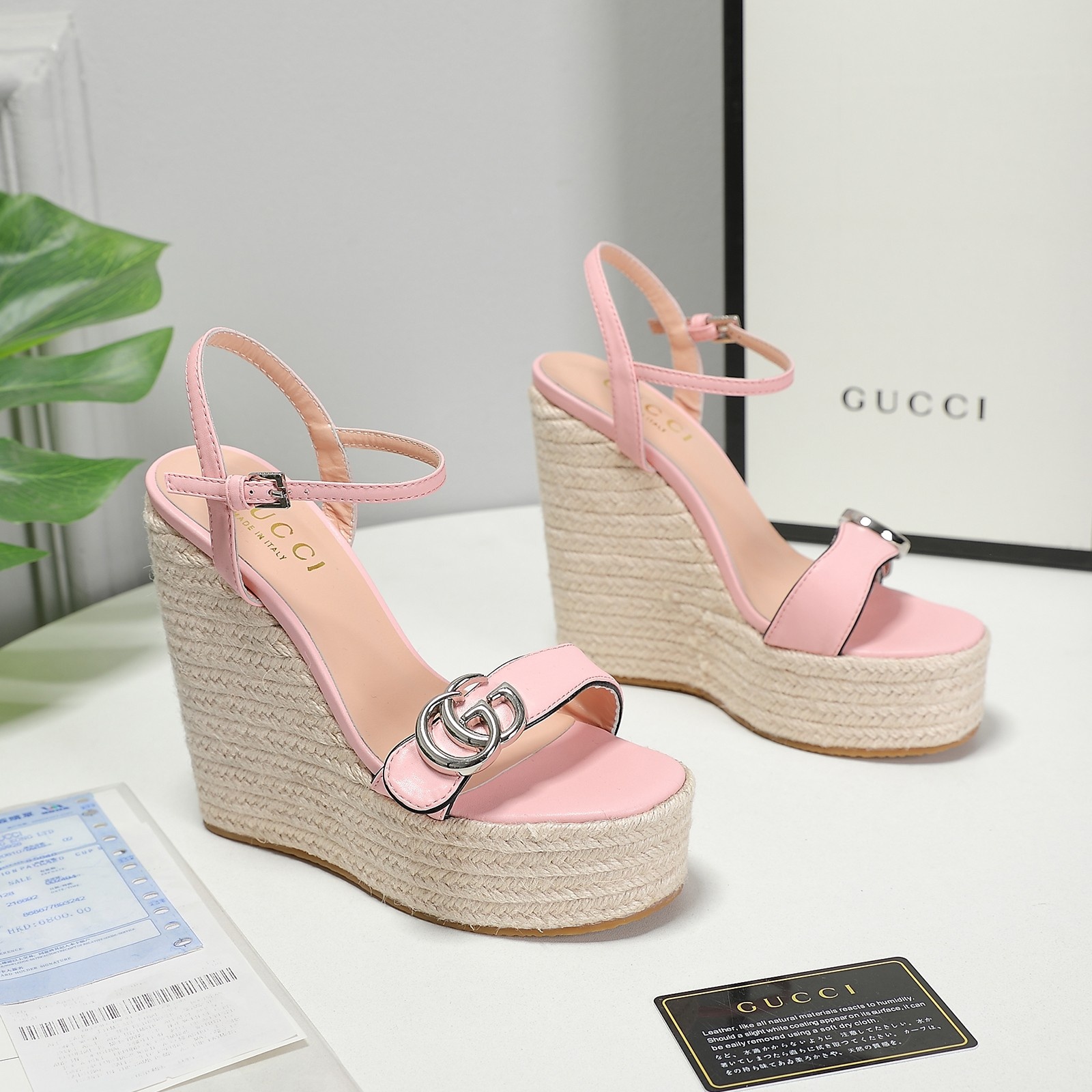 . Versión de gama alta 2021 Gucci Gucci nuevo talón inclinado sandalias de plataforma de agua Este p